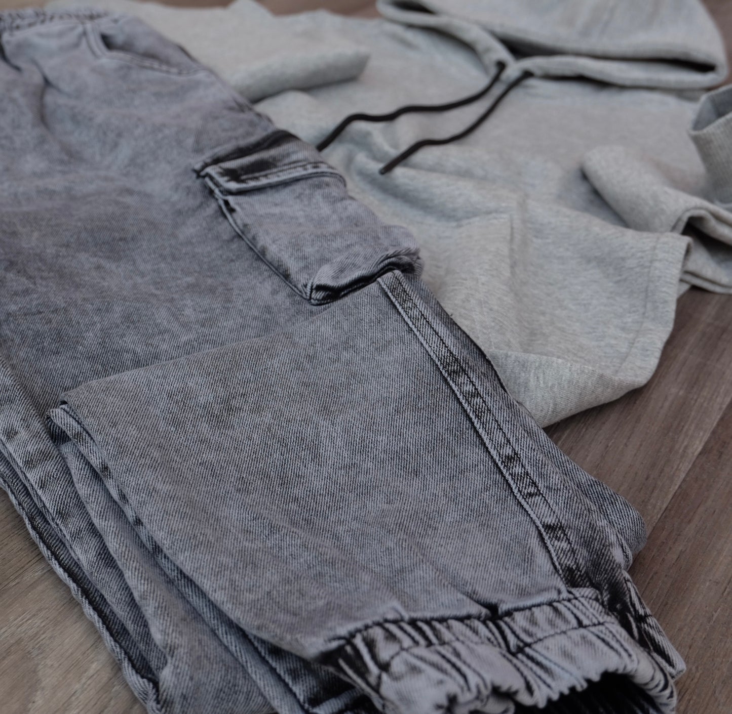 Ensemble Cargo Jeans Délavé Gris  + Capuche Cotton Gris Chine Clair