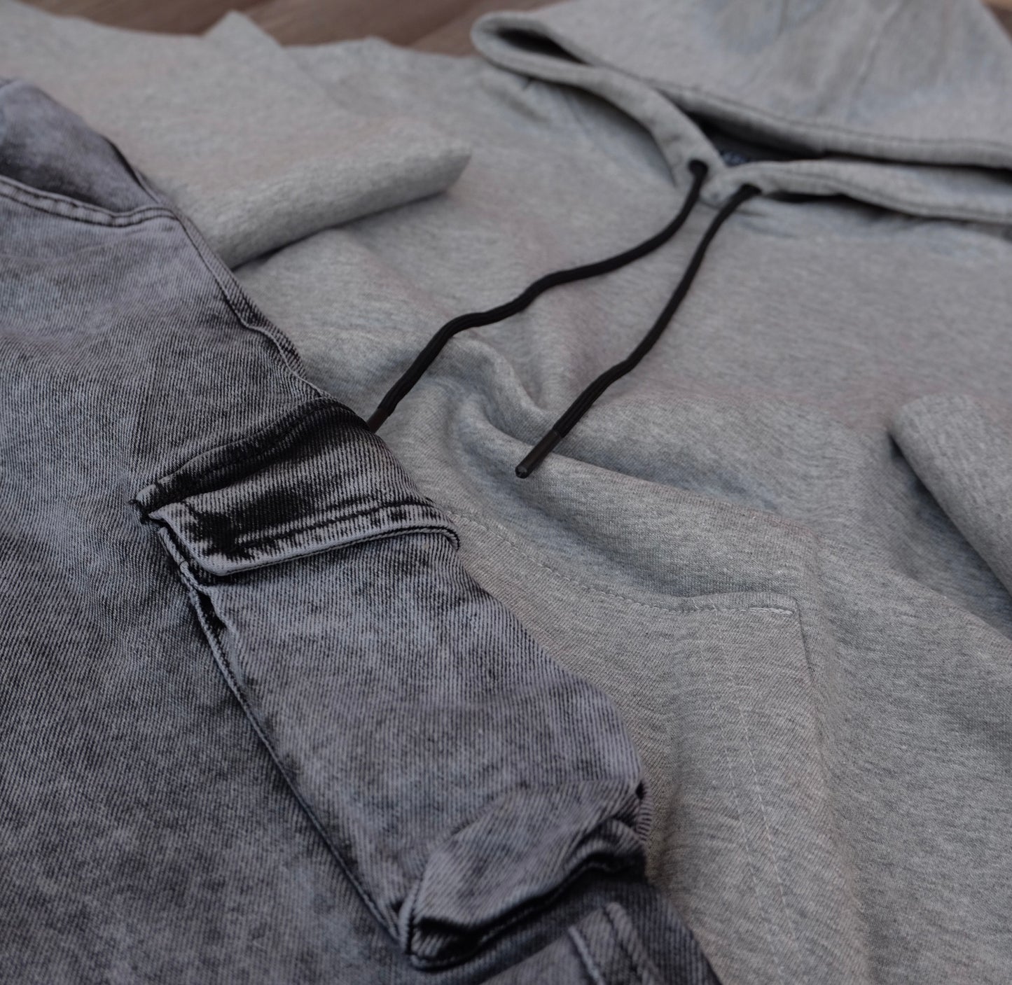 Ensemble Cargo Jeans Délavé Gris  + Capuche Cotton Gris Chine Clair