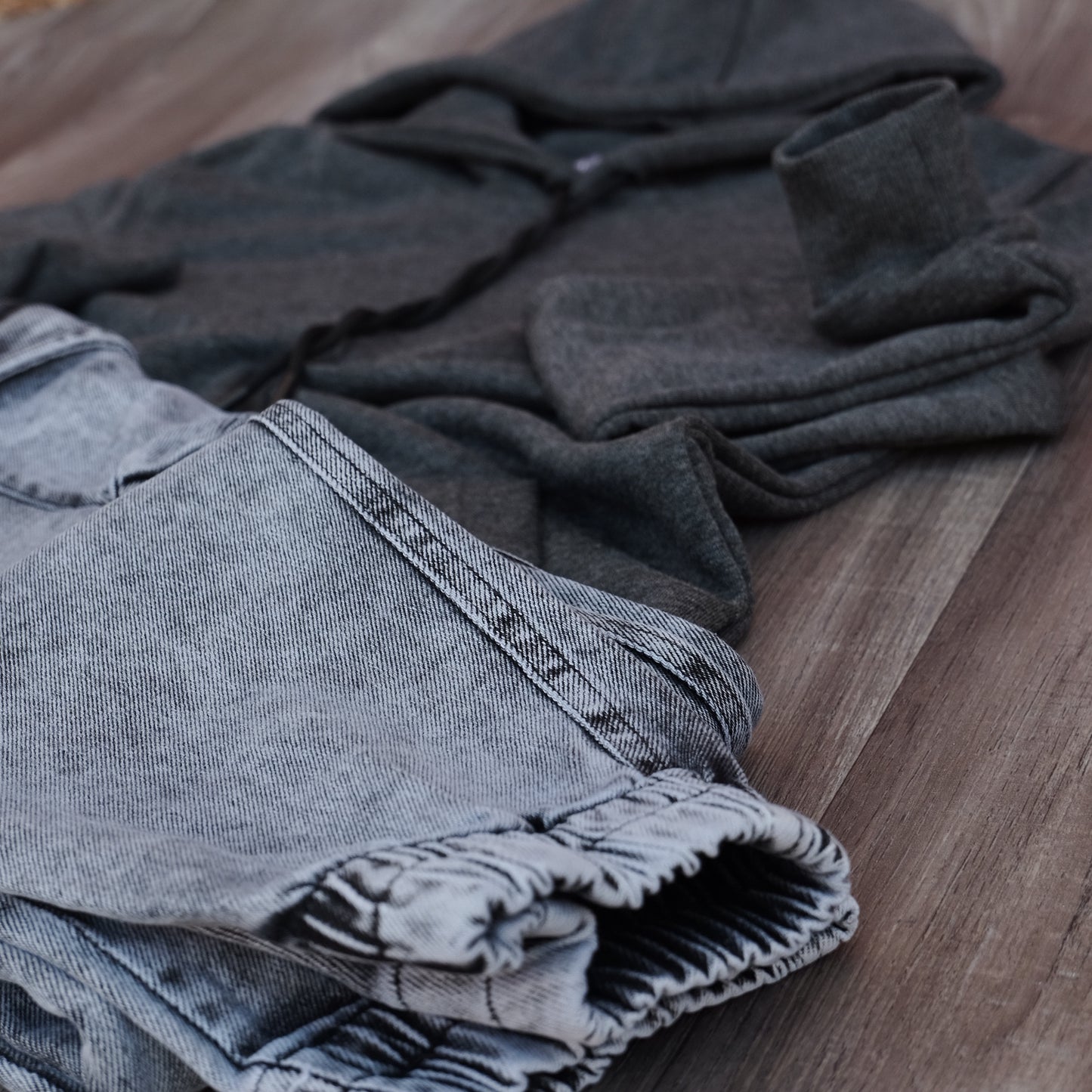 Ensemble Cargo Jeans Délavé Gris  + Capuche Cotton Gris Chine Fonce