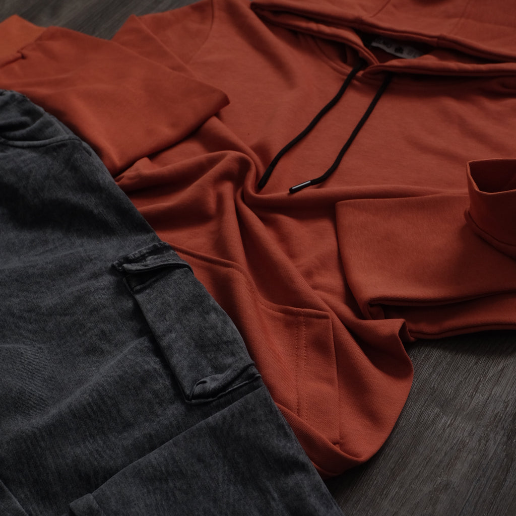 Ensemble Cargo Jeans Délavé Gris  + Capuche Cotton Rouge Brique