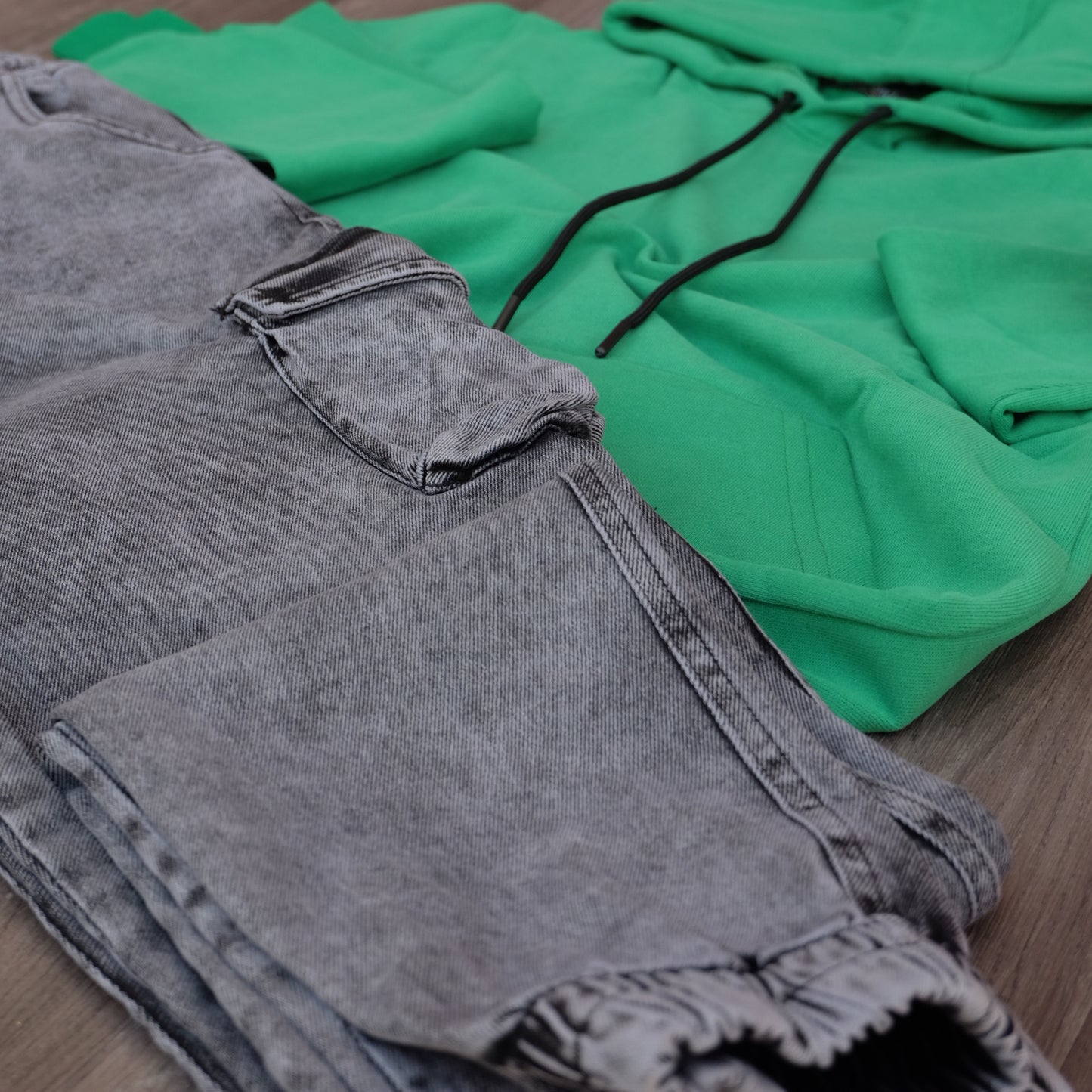 Ensemble Cargo Jeans Délavé Gris  + Capuche Cotton Vert Raj