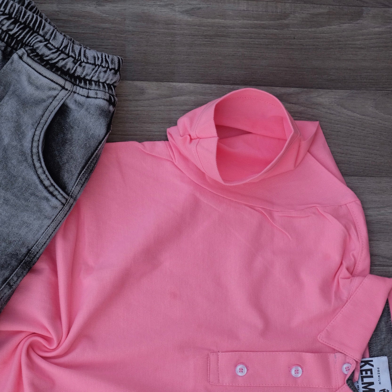 Ensemble Cargo Jeans Délavé Gris  + Polo Rose Clair