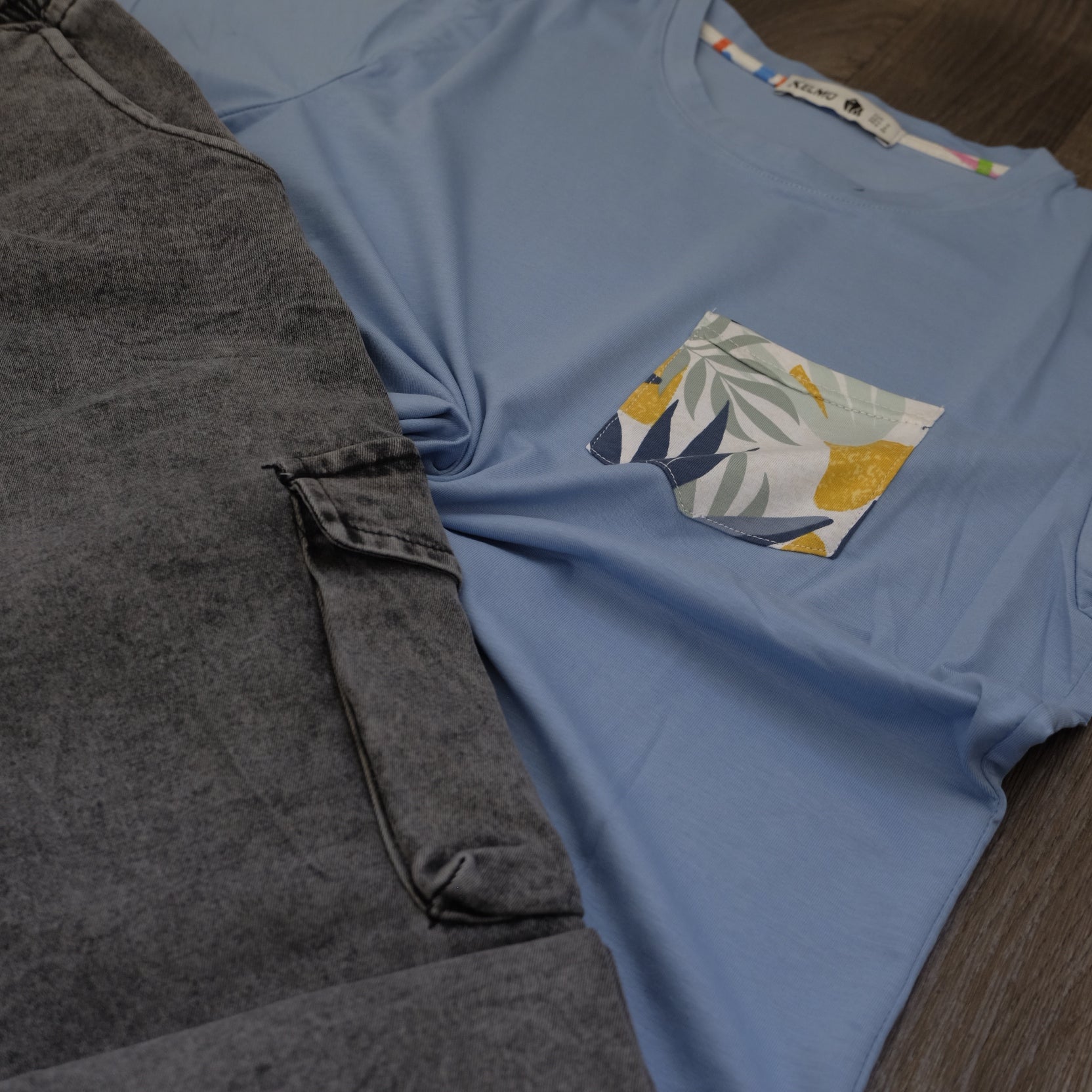 Ensemble Cargo Jeans Délavé Gris  + T-Shirt Poche Bleu Ciel
