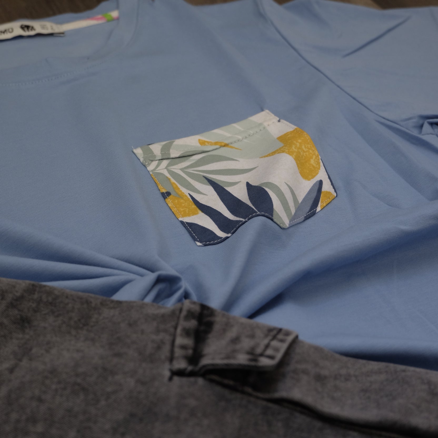 Ensemble Cargo Jeans Délavé Gris  + T-Shirt Poche Bleu Ciel
