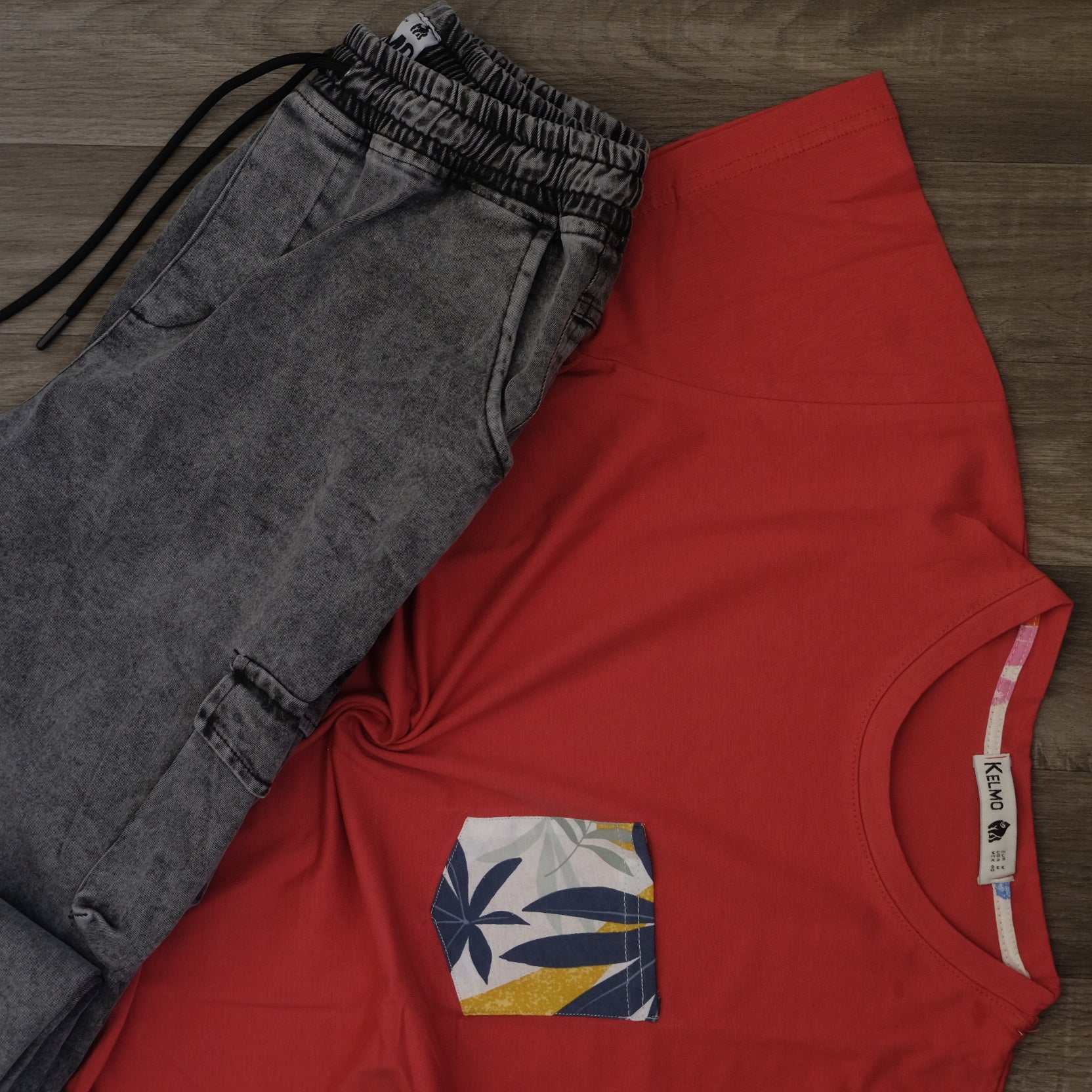 Ensemble Cargo Jeans Délavé Gris  + T-Shirt Poche Rouge