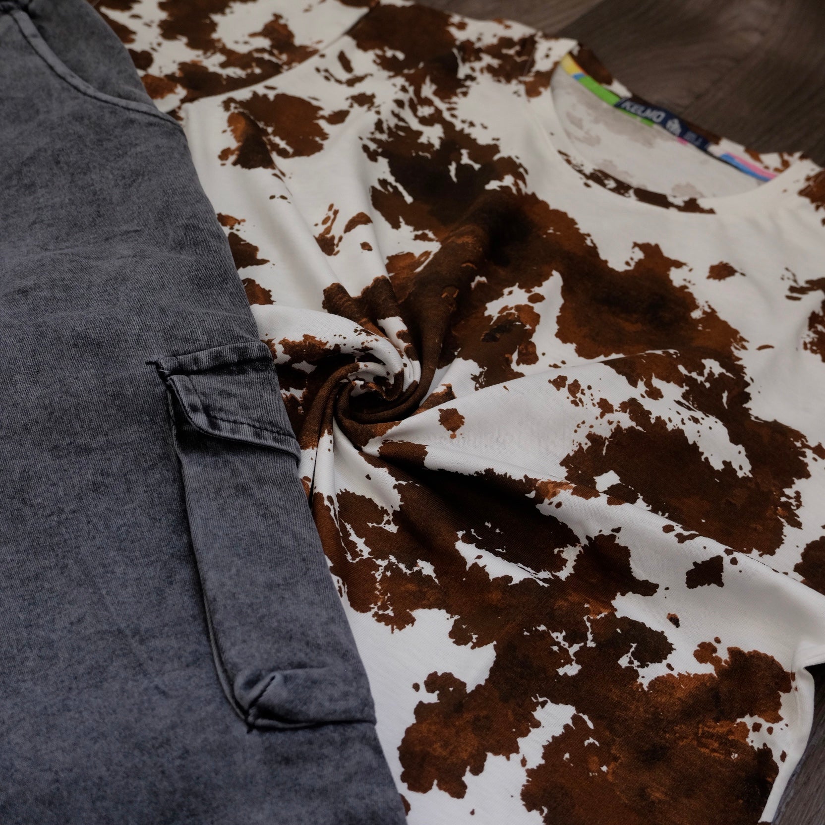 Ensemble Cargo Jeans Délavé Gris  + T-Shirt Tie Dye Blanc