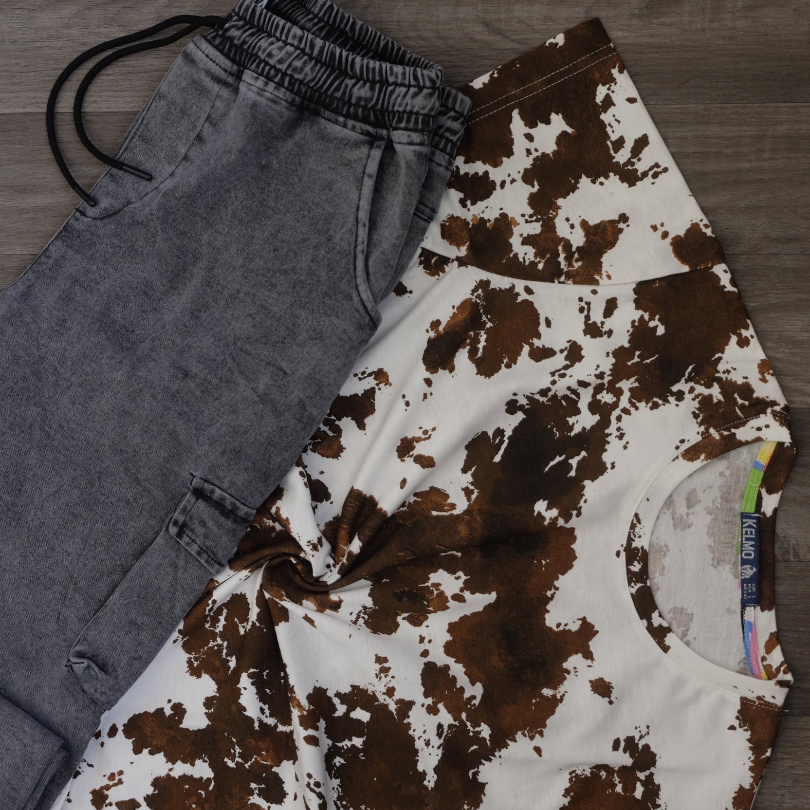 Ensemble Cargo Jeans Délavé Gris  + T-Shirt Tie Dye Blanc