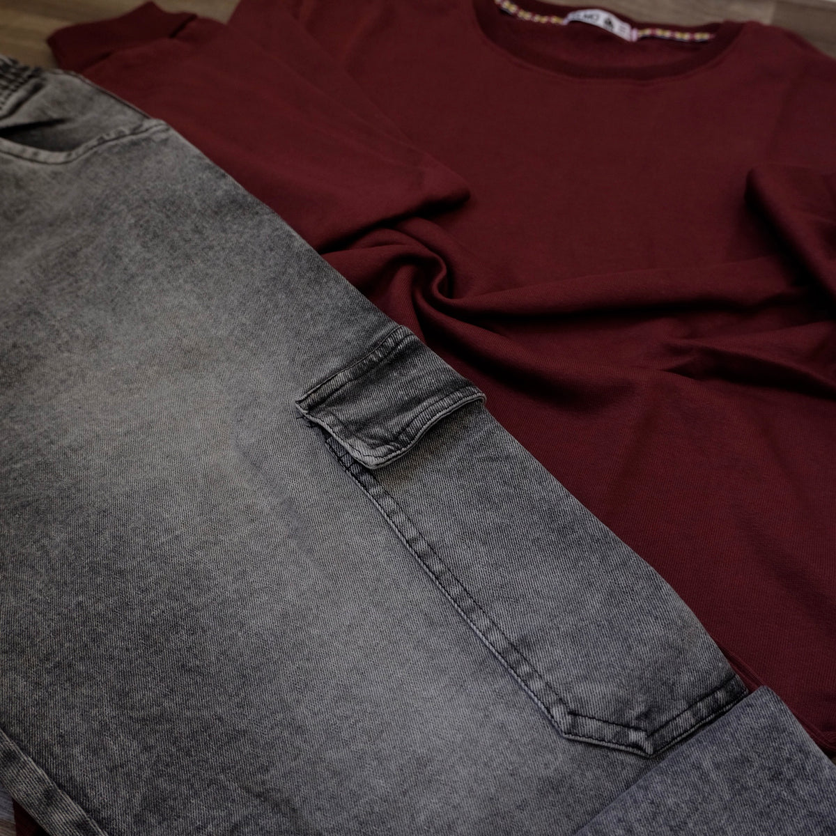 Ensemble Cargo Jeans Droit Gris  + Sweat Grenat