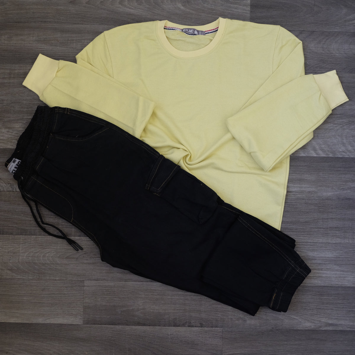 Ensemble Cargo Jeans Noir  + Sweat Jaune