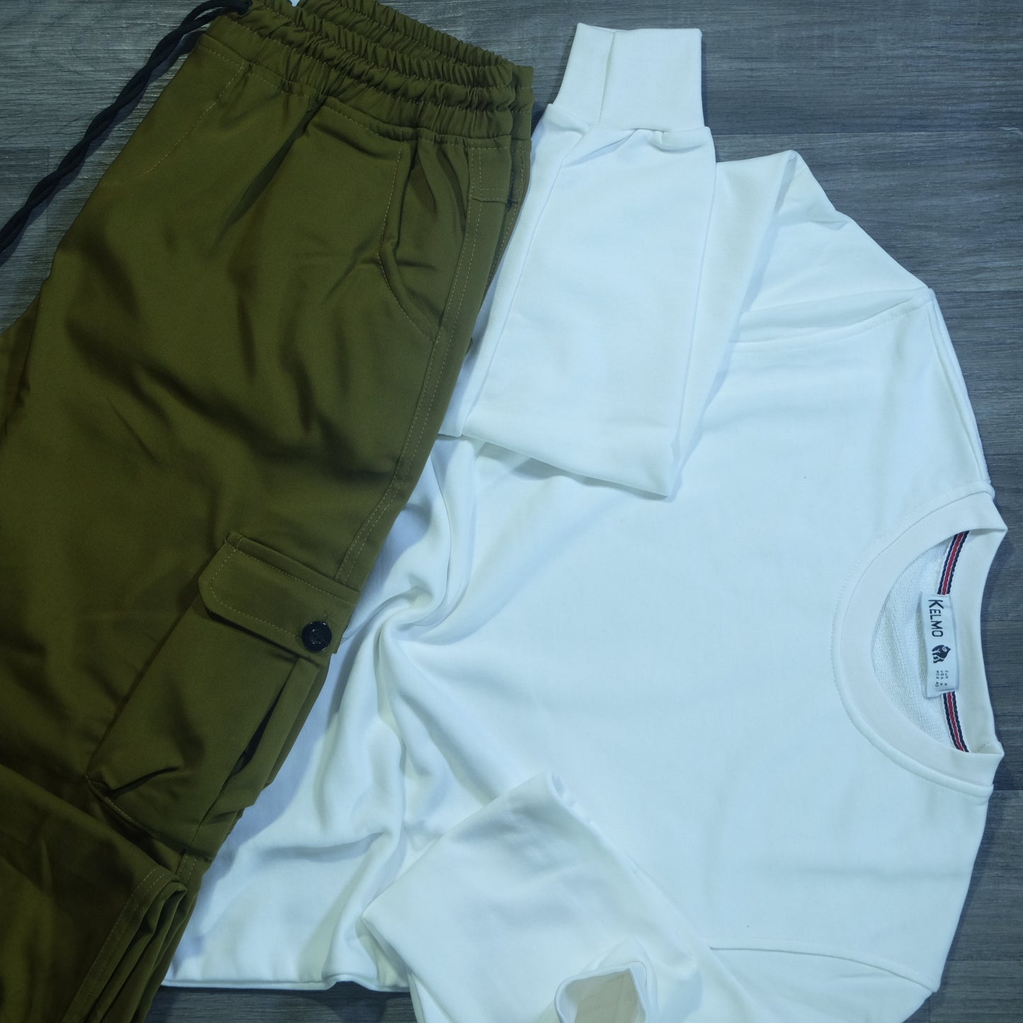 Ensemble Cargo Kaki Clair + Sweat Blanc