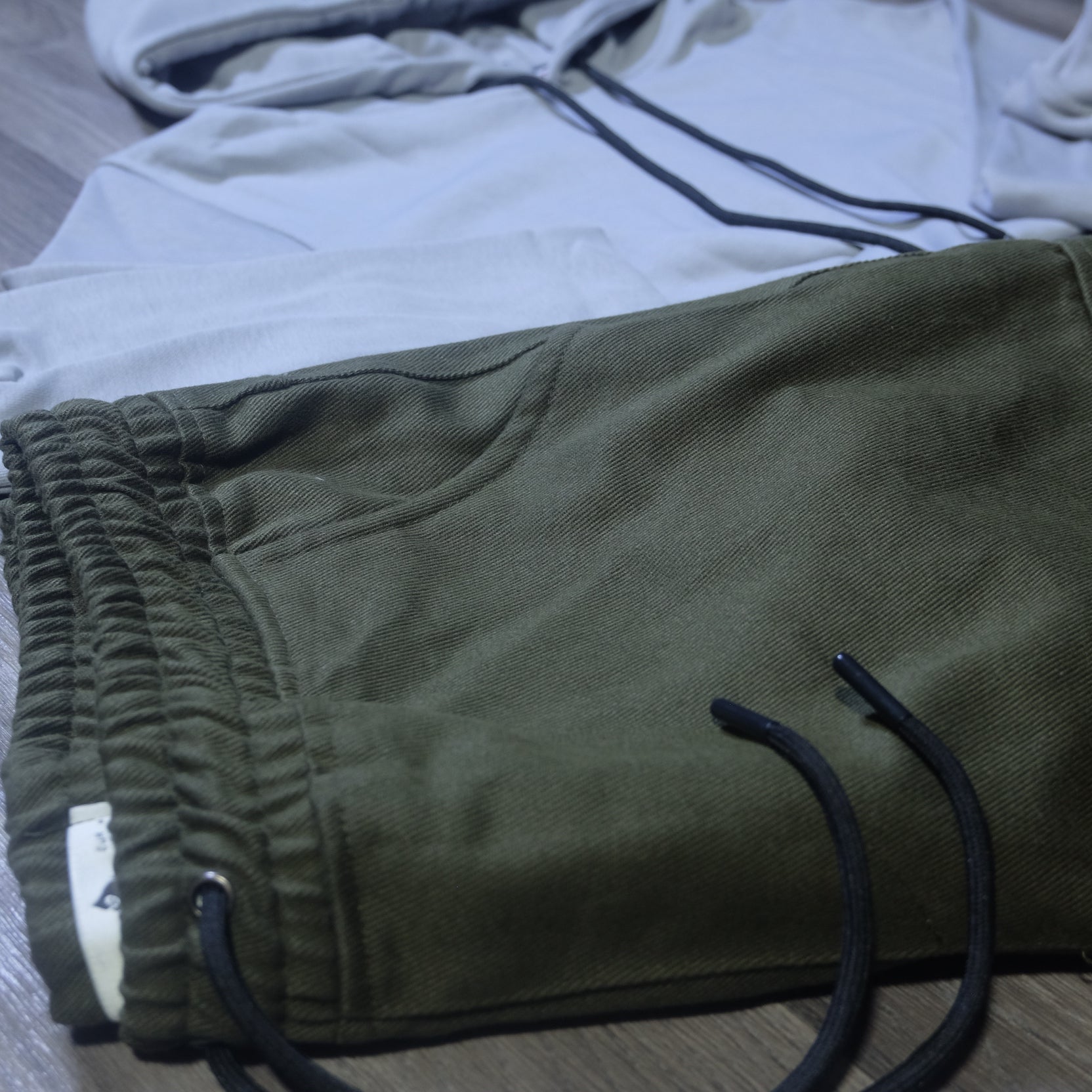 Ensemble Cargo Kaki Fonce + Capuche Cotton Gris Clair