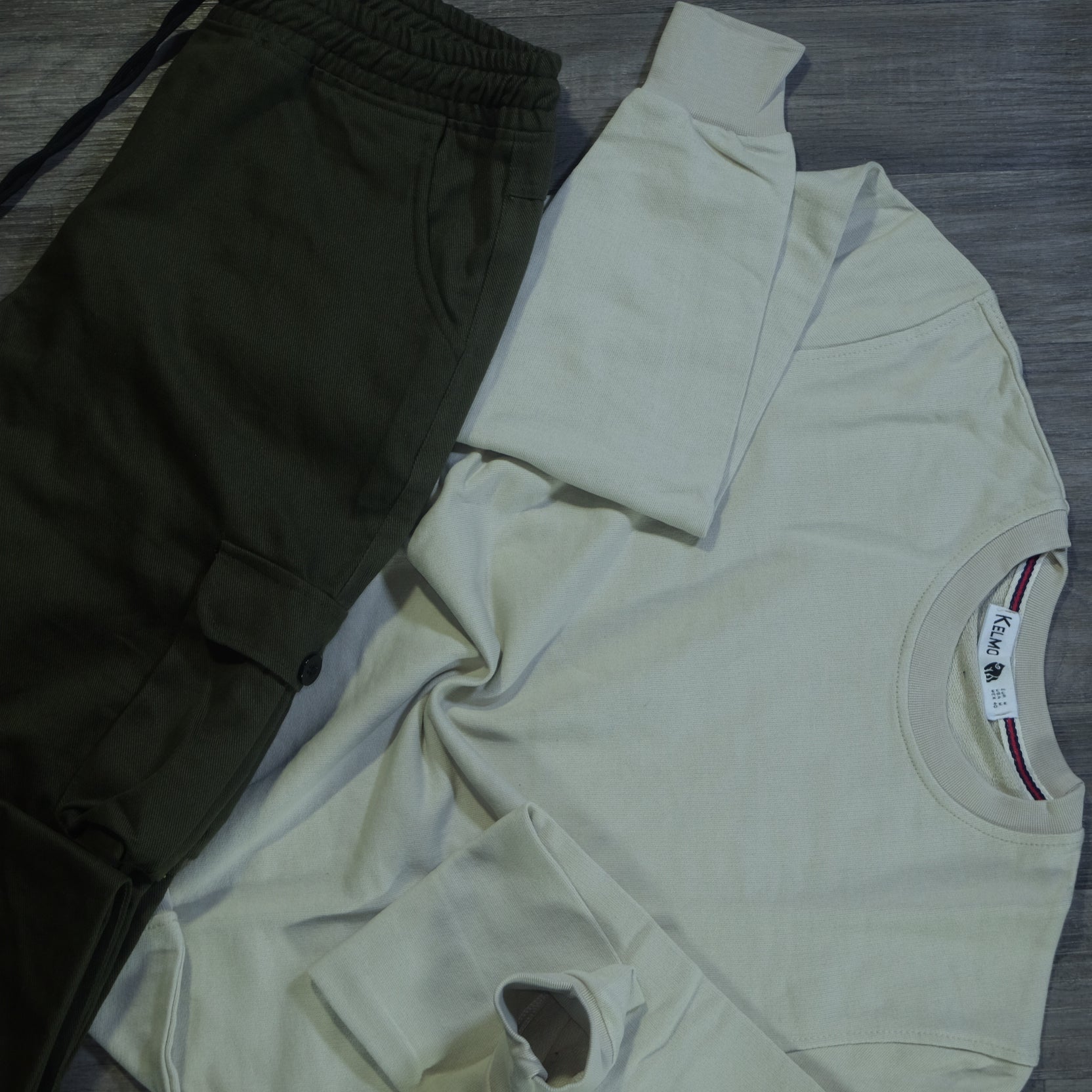 Ensemble Cargo Kaki Fonce + Sweat Beige