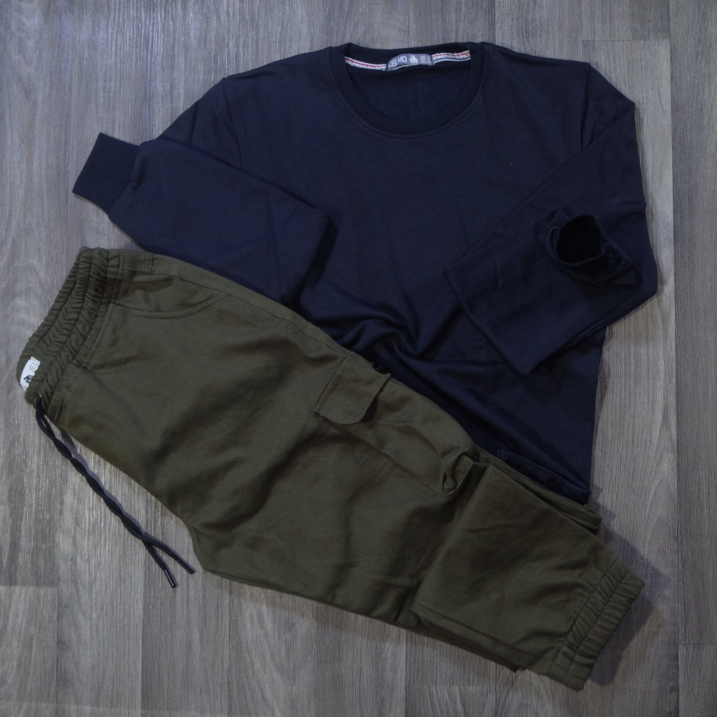 Ensemble Cargo Kaki Fonce + Sweat Bleu Marine