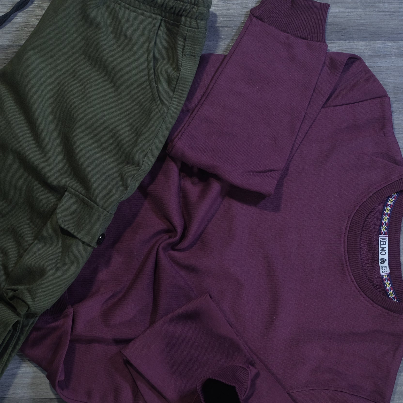 Ensemble Cargo Kaki Fonce + Sweat Grenat