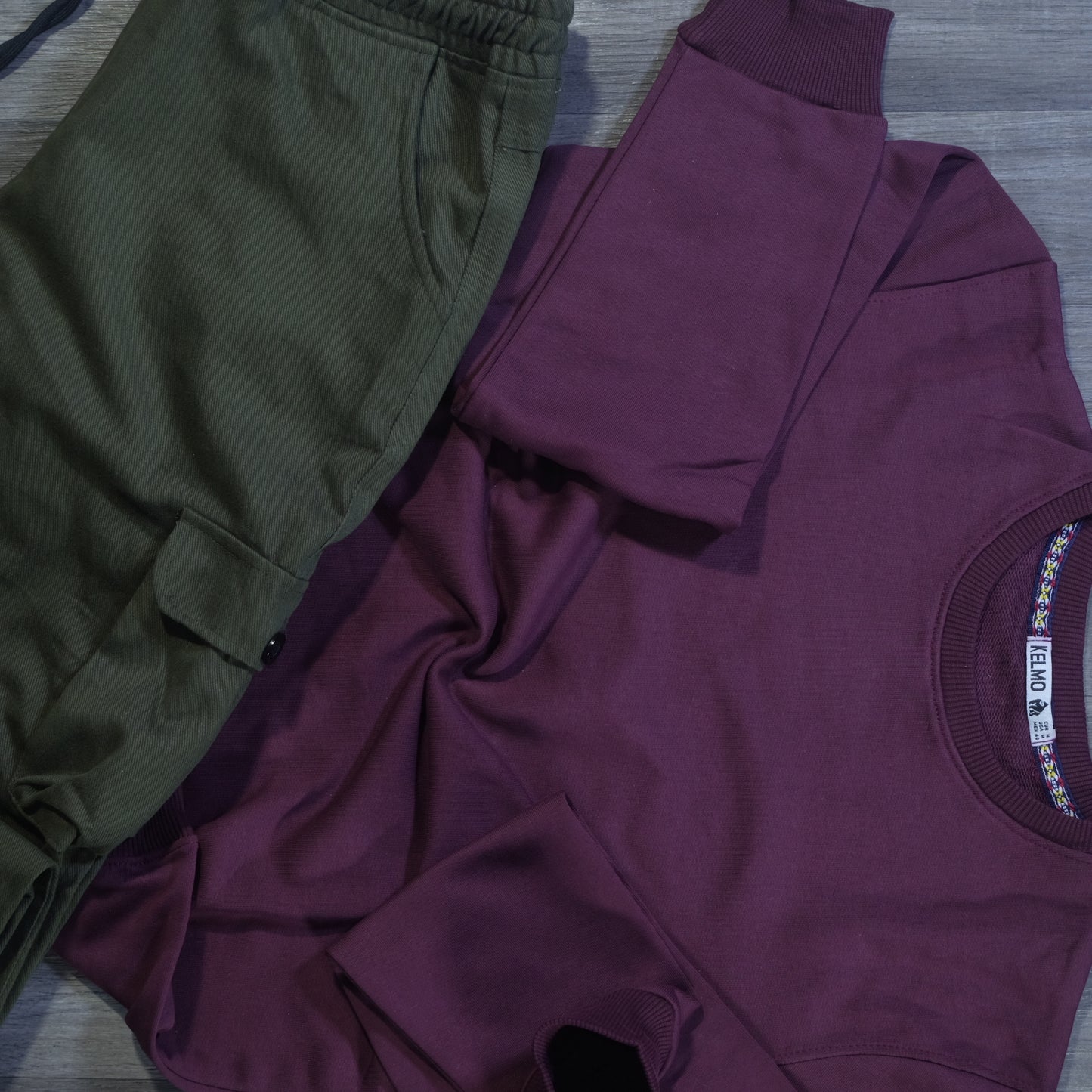 Ensemble Cargo Kaki Fonce + Sweat Grenat