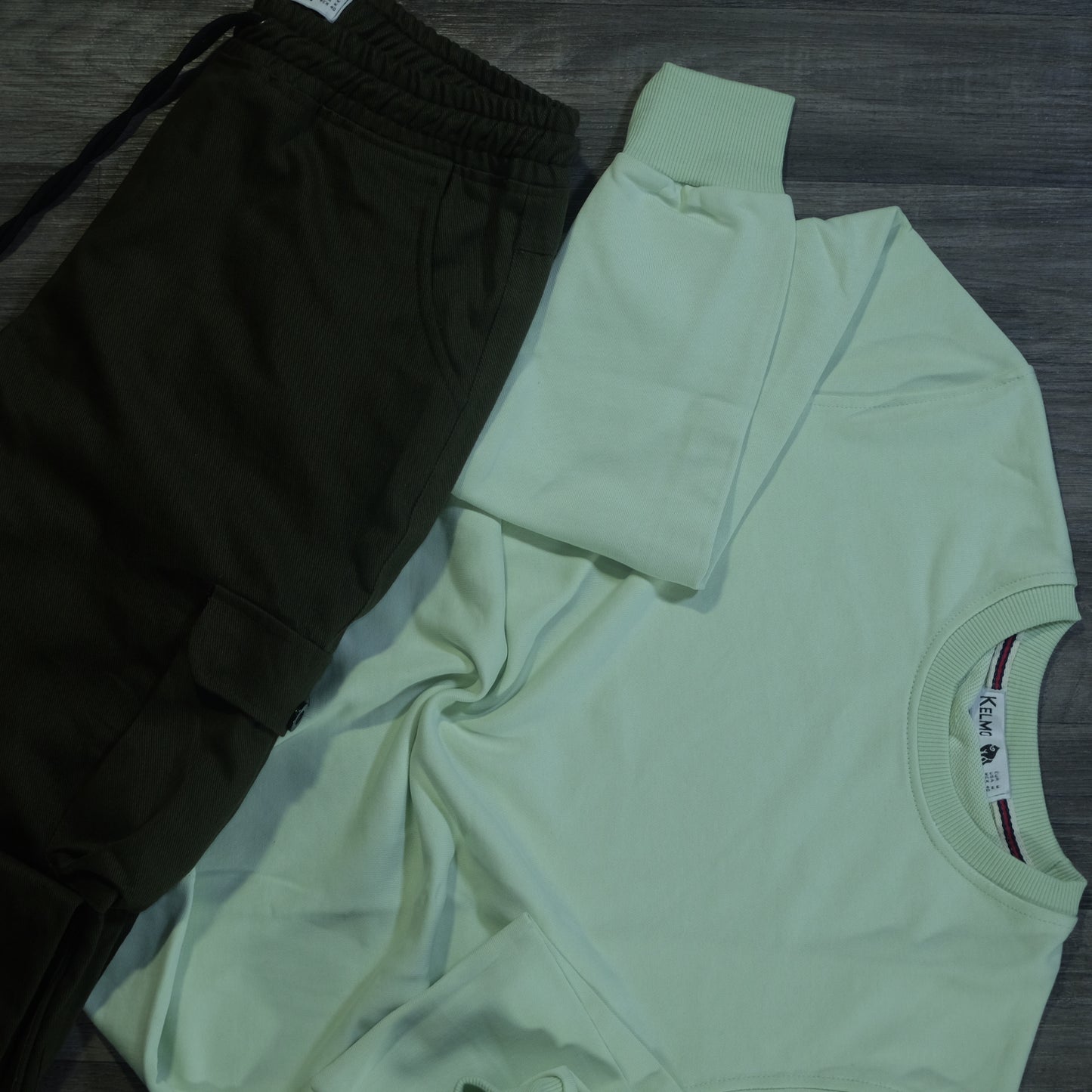 Ensemble Cargo Kaki Fonce + Sweat Vert Eau