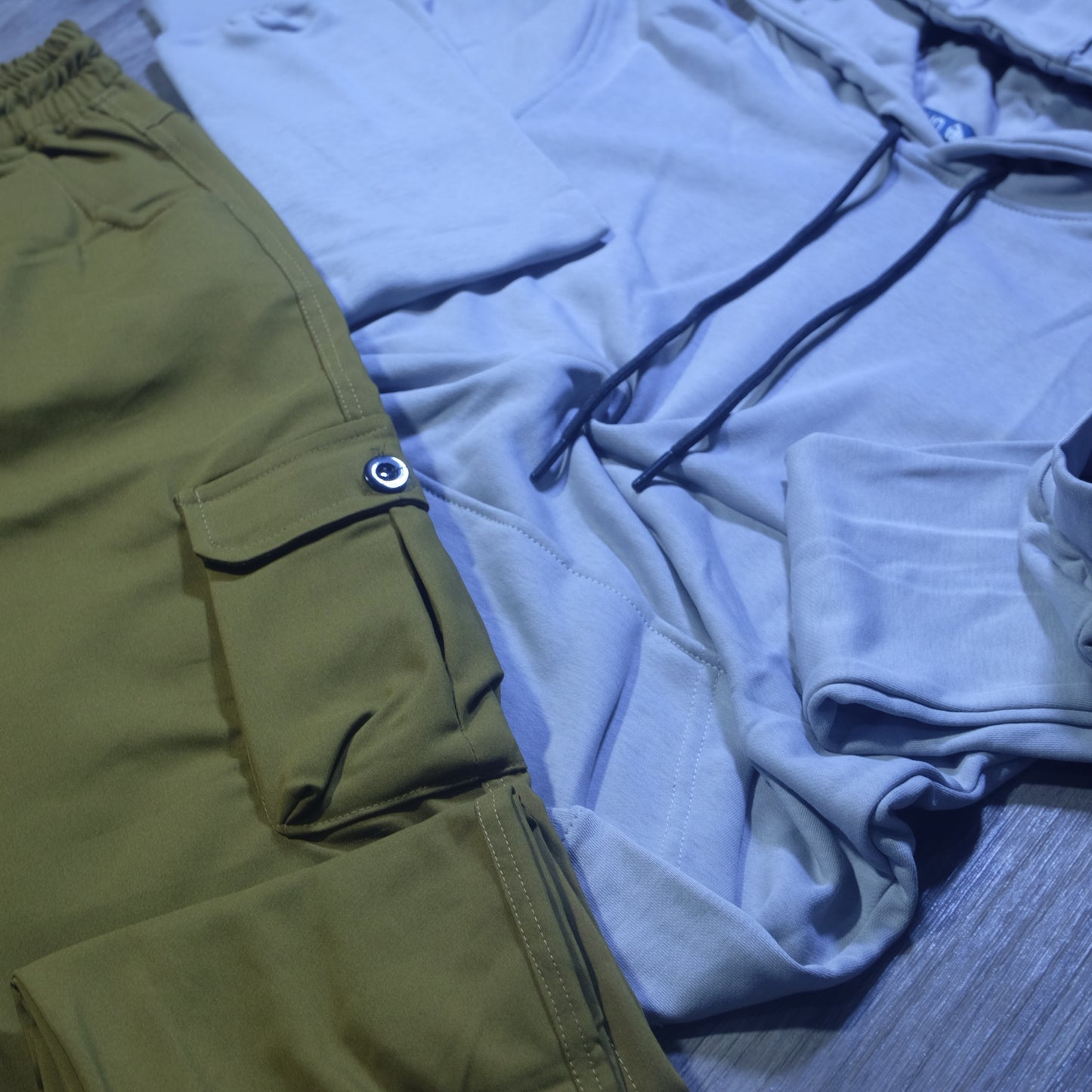 Ensemble Cargo Kaki Olive + Capuche Cotton Gris Clair