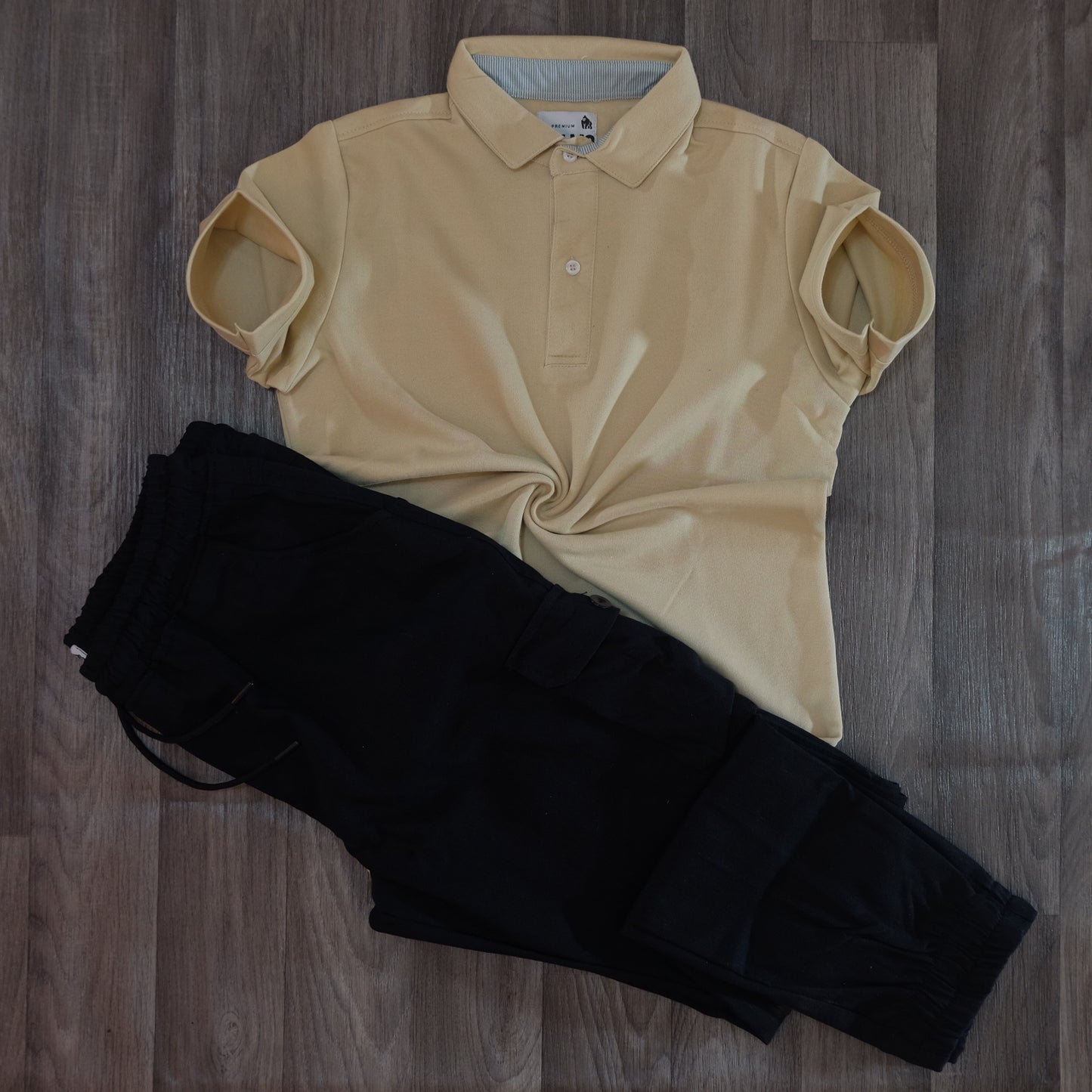 Ensemble Cargo Noir + Polo Beige