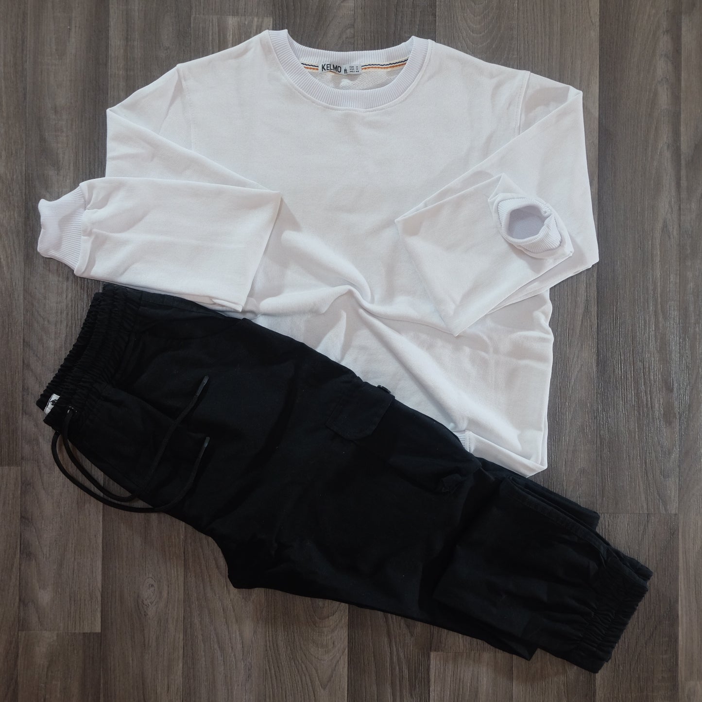 Ensemble Cargo Noir + Sweat Blanc