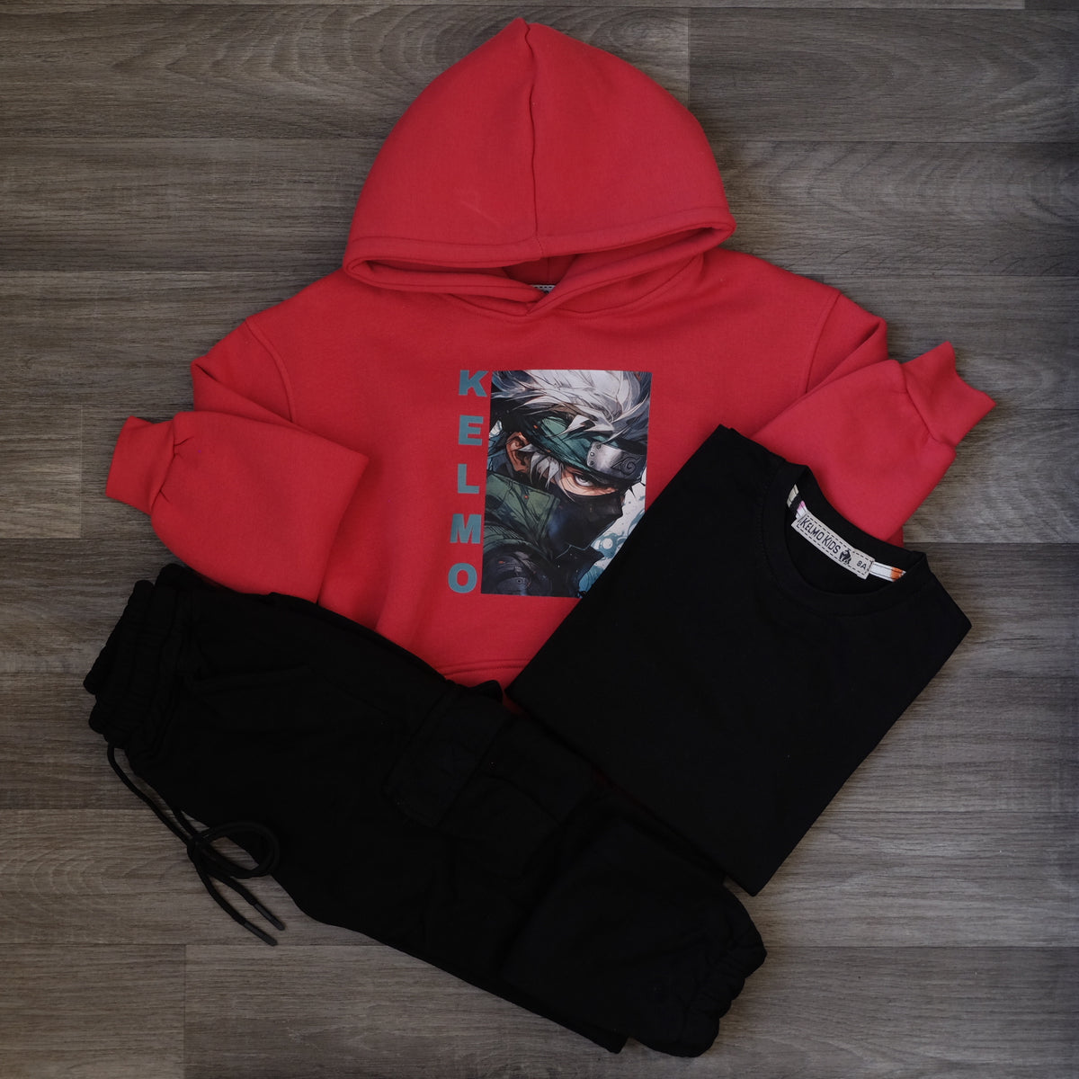 Ensemble Enfant 3 Pieces Capuche Rouge Naro + jogging Cargo Noir + T-Shirt Noir