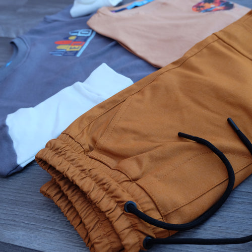 Ensemble Enfant 3 Pieces Cargo Moutard + Sweat Gris Nardo + T-Shirt Marron Clair