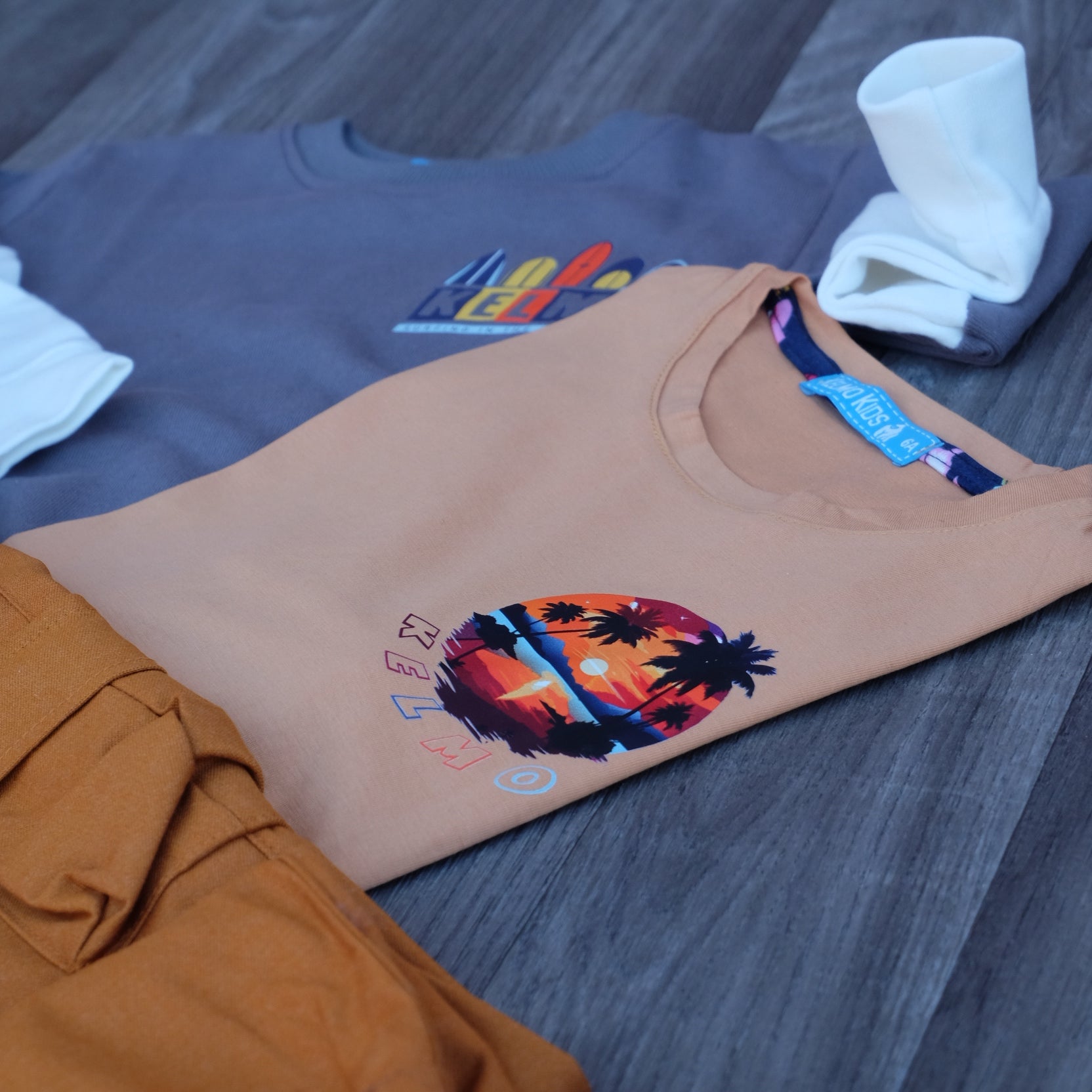 Ensemble Enfant 3 Pieces Cargo Moutard + Sweat Gris Nardo + T-Shirt Marron Clair