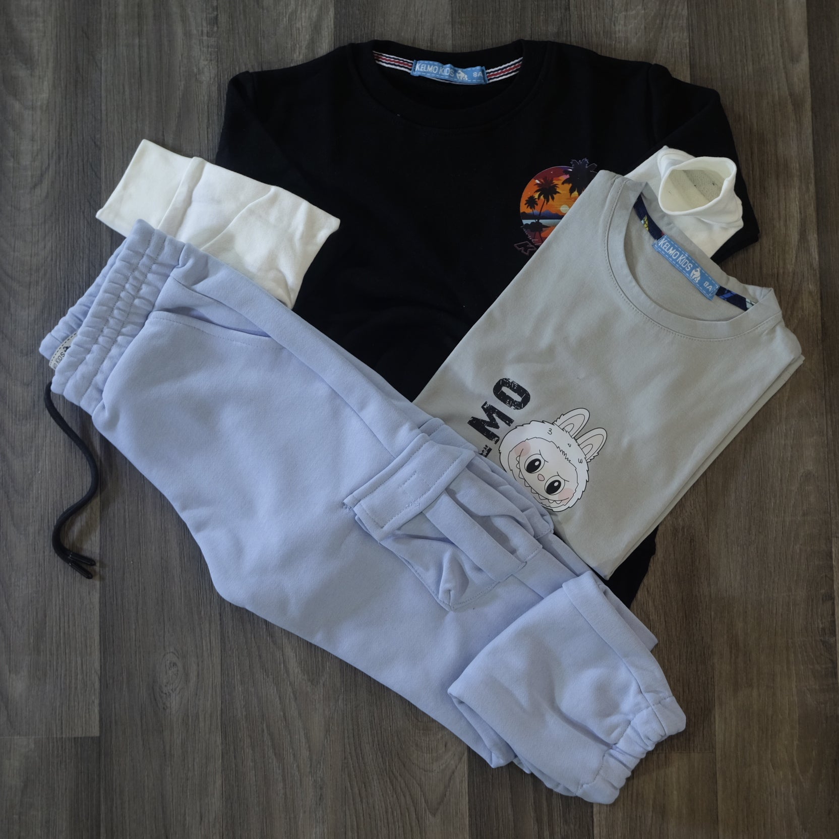Ensemble Enfant 3 Pieces Jogging Cargo Ciel + Sweat Noir + T-Shirt Gris Labo