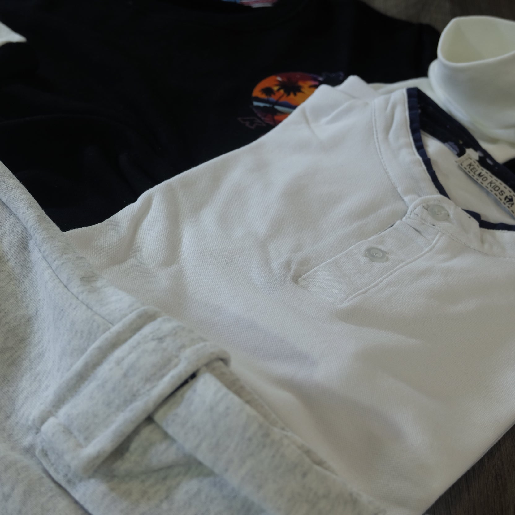 Ensemble Enfant 3 Pieces Jogging Cargo Gris + Sweat Noir + Polo Blanc