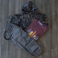 Ensemble Enfant 3 Pieces Pantalon Cargo Gris +Sweat a Capuche Camouflage Gris Fonce + T-Shirt Grenat