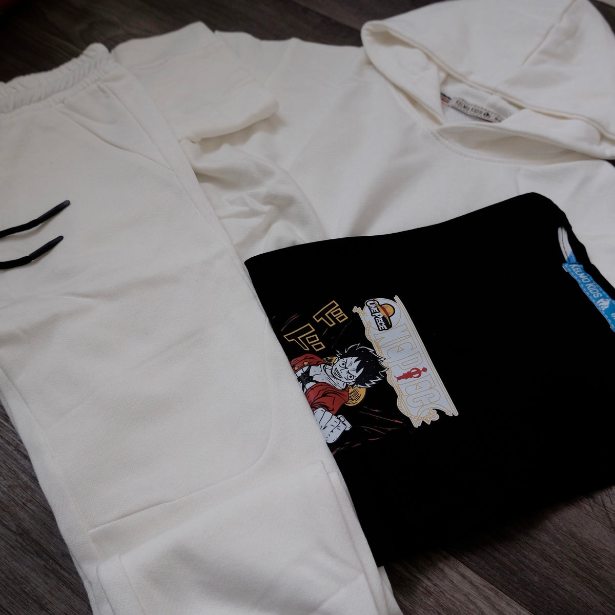 Ensemble Enfant 3 Pieces Survetement Blanc + T-Shirt Noir Luffy