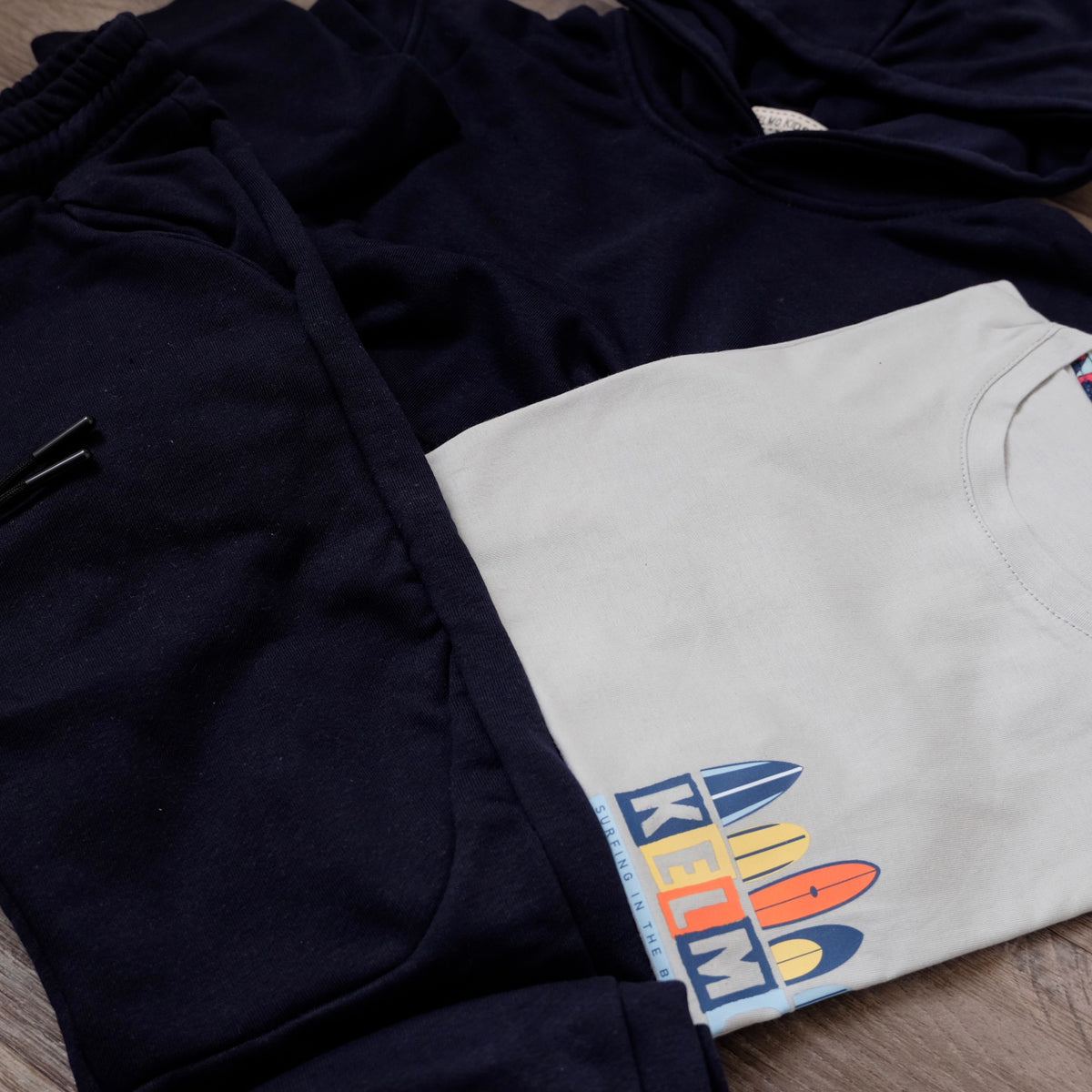 Ensemble Enfant 3 Pieces Survetement Bleu Marine + T-Shirt Gis Clair
