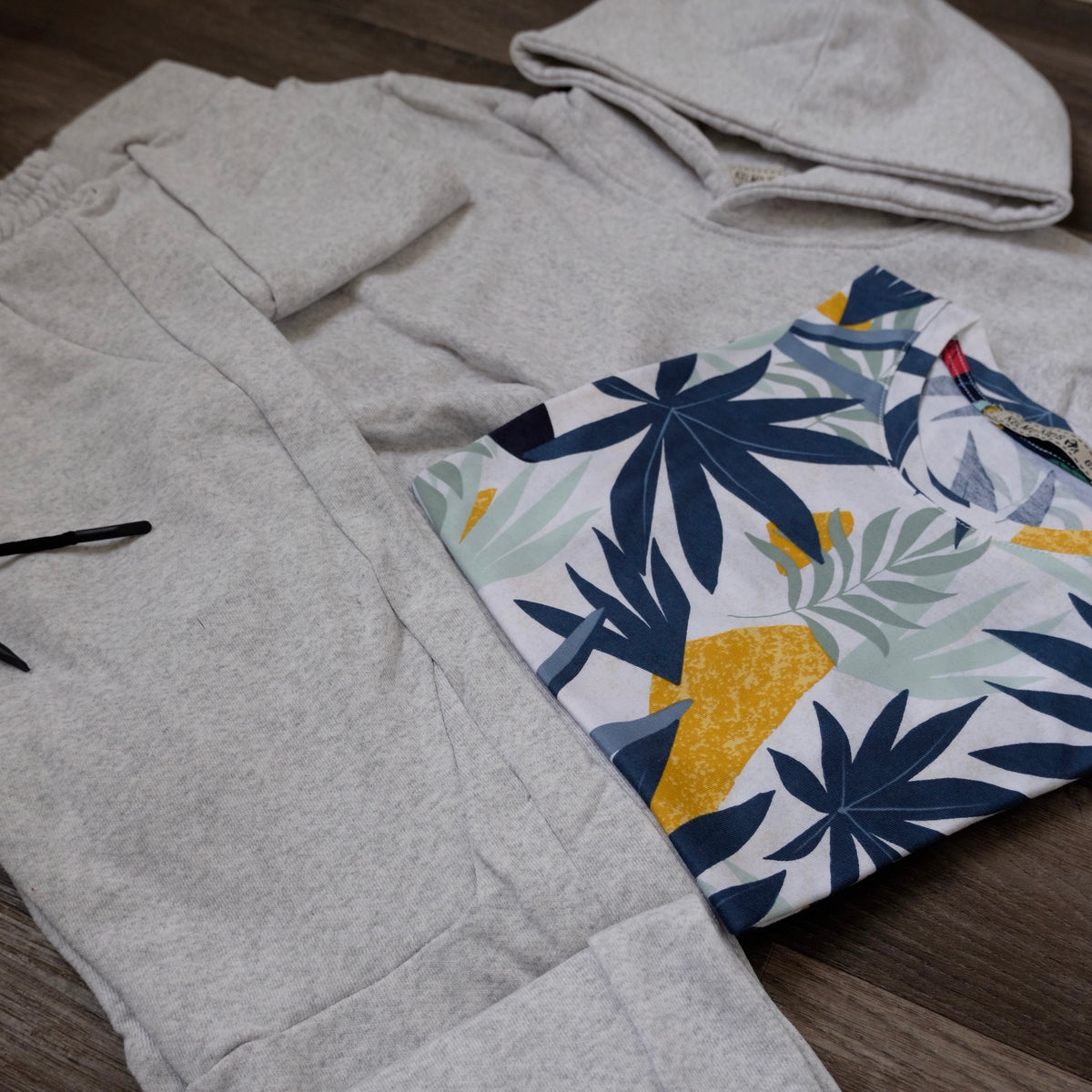 Ensemble Enfant 3 Pieces Survetement Gris Chine + T-Shirt Fleure
