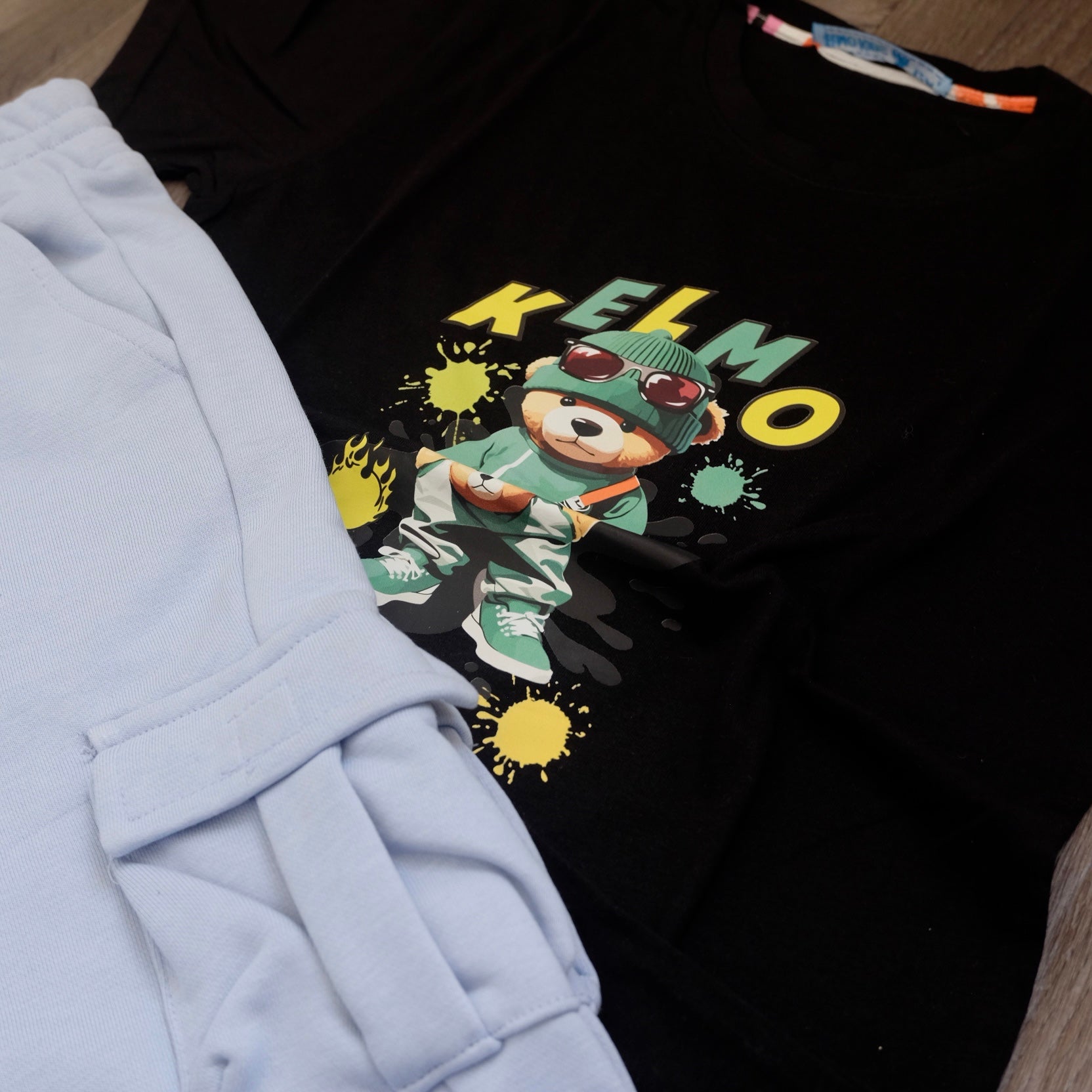 Ensemble Enfant Jogging Cargo Bleu Ciel + T-Shirt Noir