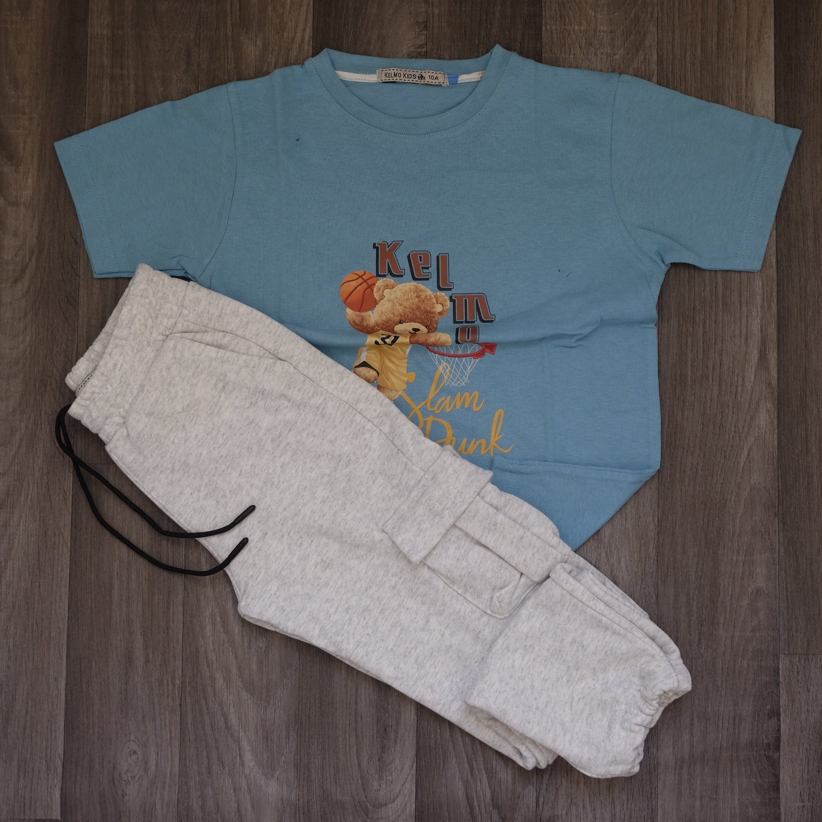Ensemble Enfant Jogging Cargo Gris Chine Clair + T-Shirt Bleu Ciel