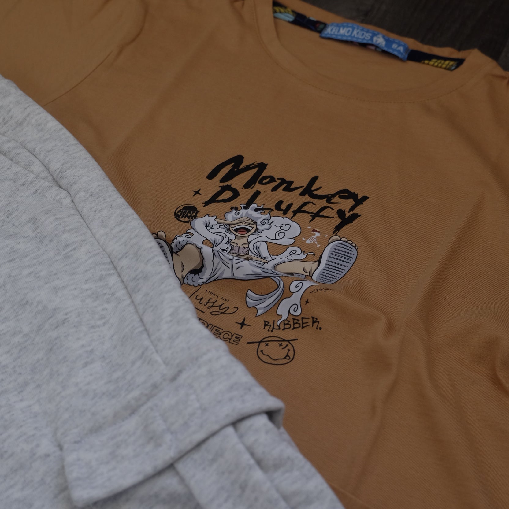Ensemble Enfant Jogging Cargo Gris Chine Clair + T-Shirt Marron Luf