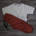 Ensemble Enfant Jogging Cargo Rouge Brique + T-Shirt Gris Chine