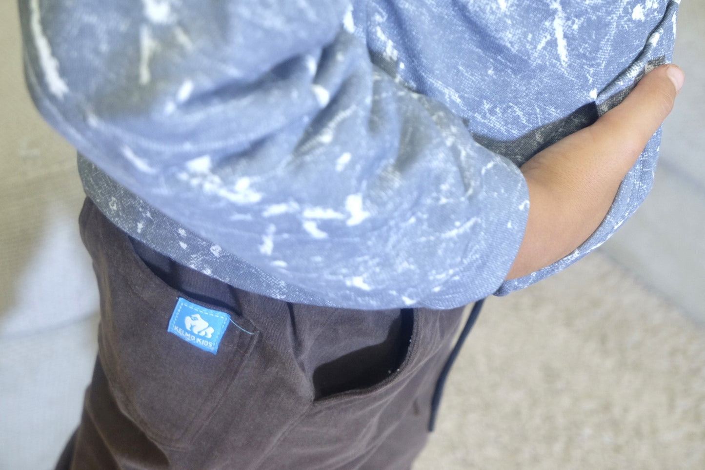 Ensemble Enfant Pantalon Cargo Marron +Sweat a Capuche Camouflage Gris Clair