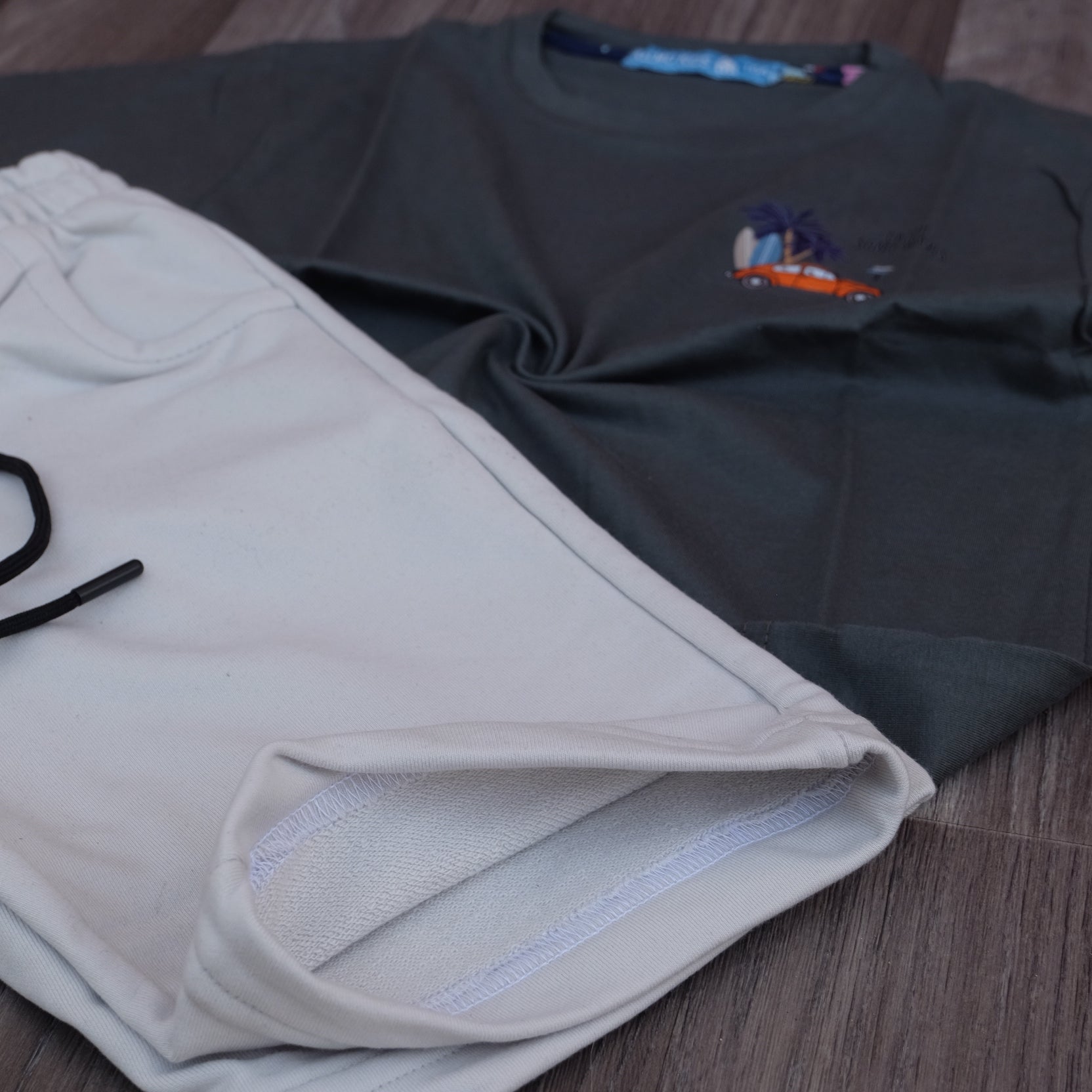 Ensemble Enfant Short Beige + T-Shirt Vert Olive