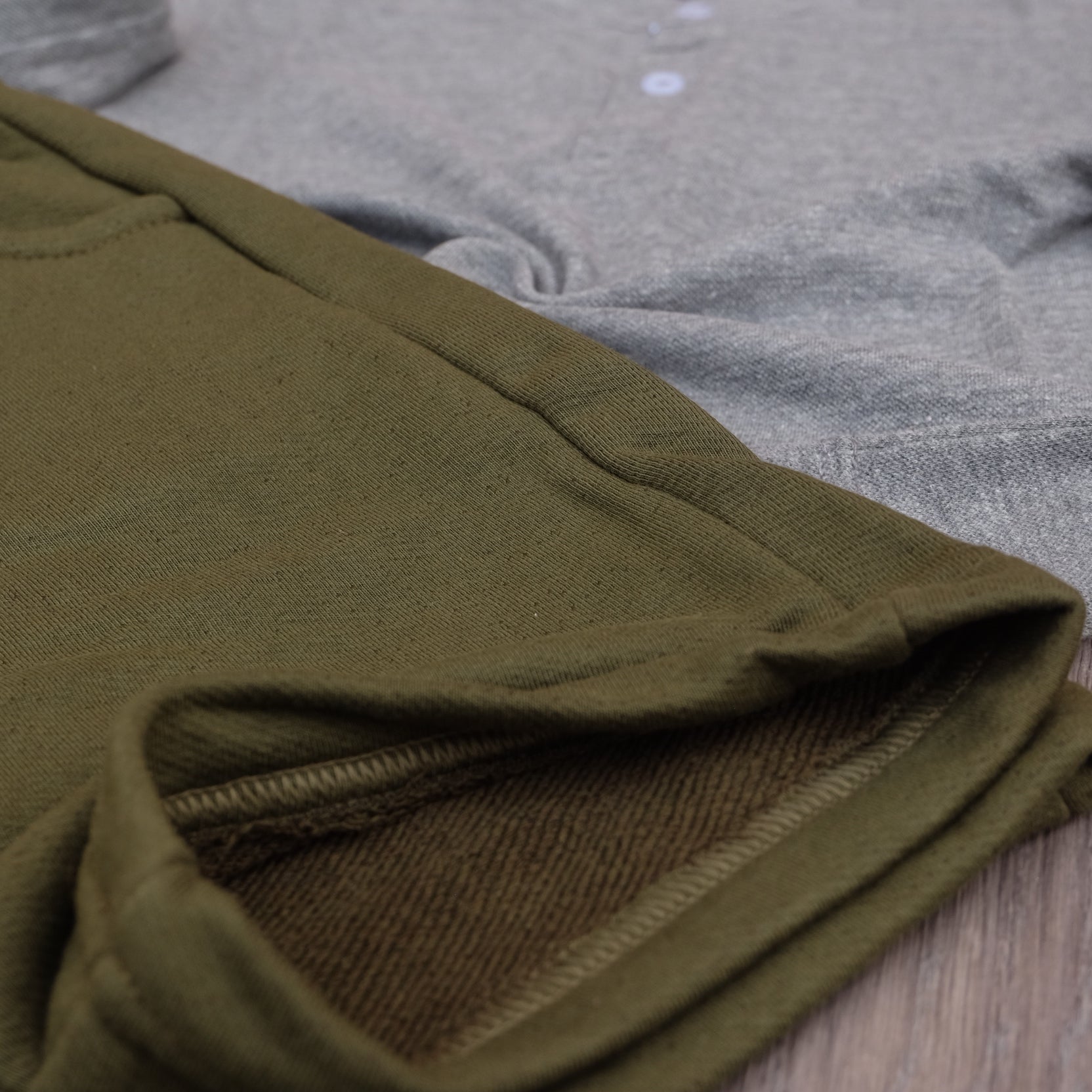 Ensemble Enfant Short Kaki + Polo Gris Chine Clair