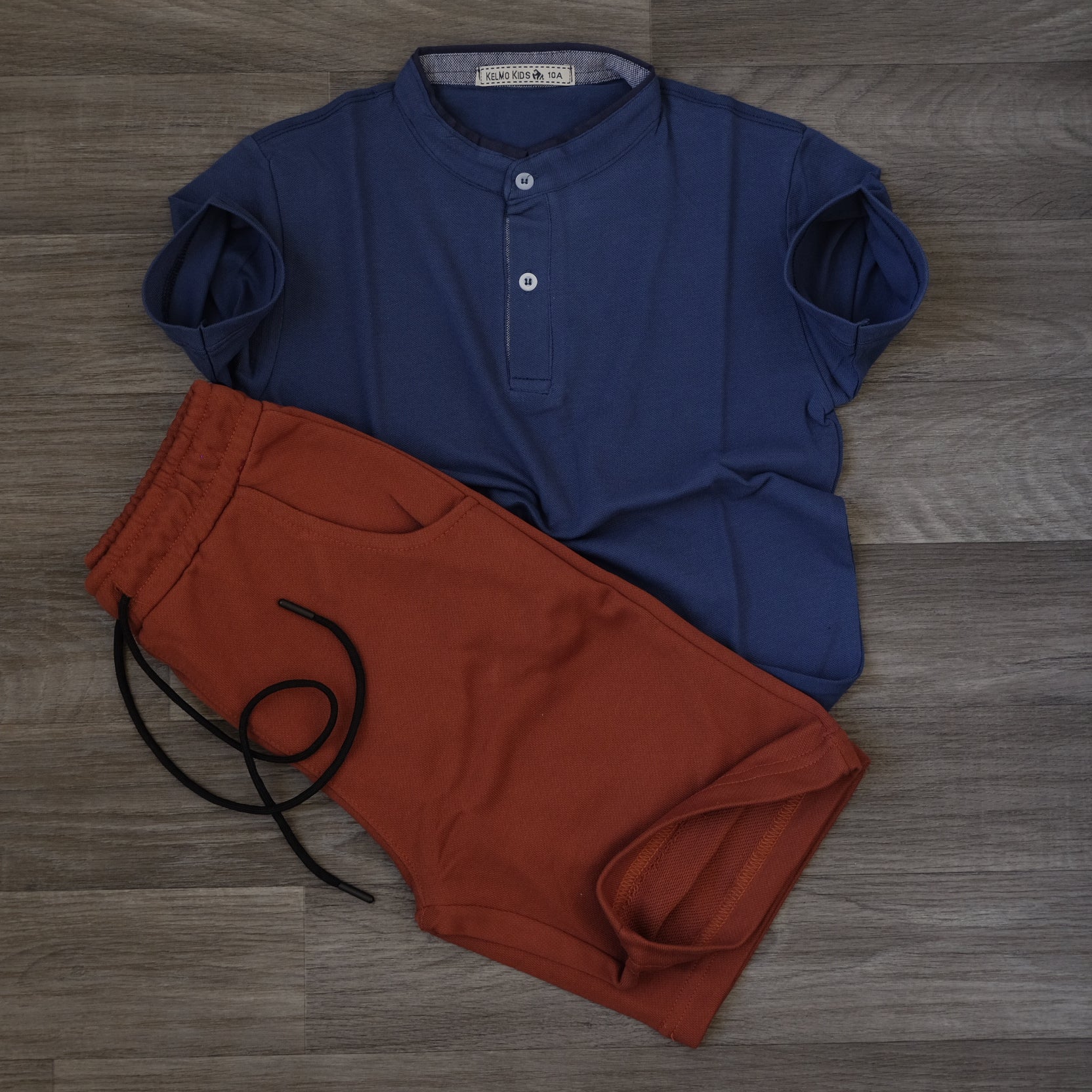 Ensemble Enfant Short Rouge Brique + Polo Bleu Marine
