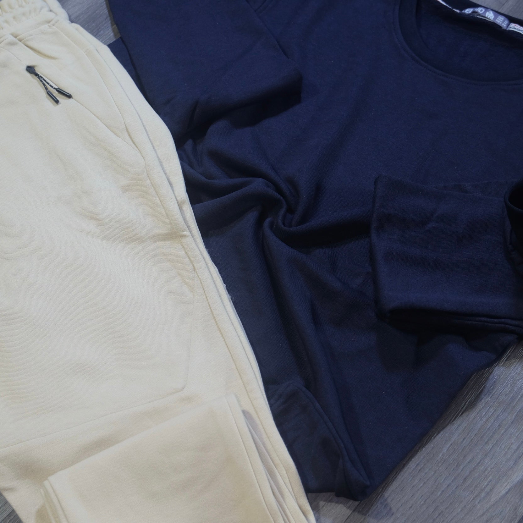 Ensemble Jogging  Beska Beige + Sweat Bleu Marine