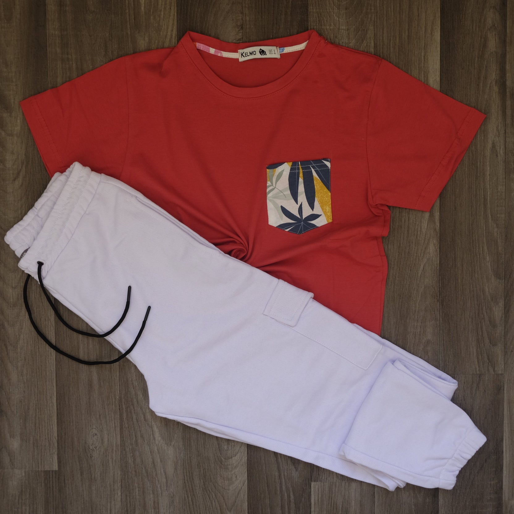 Ensemble Jogging  Cargo Blanc+ T-Shirt Poche Rouge