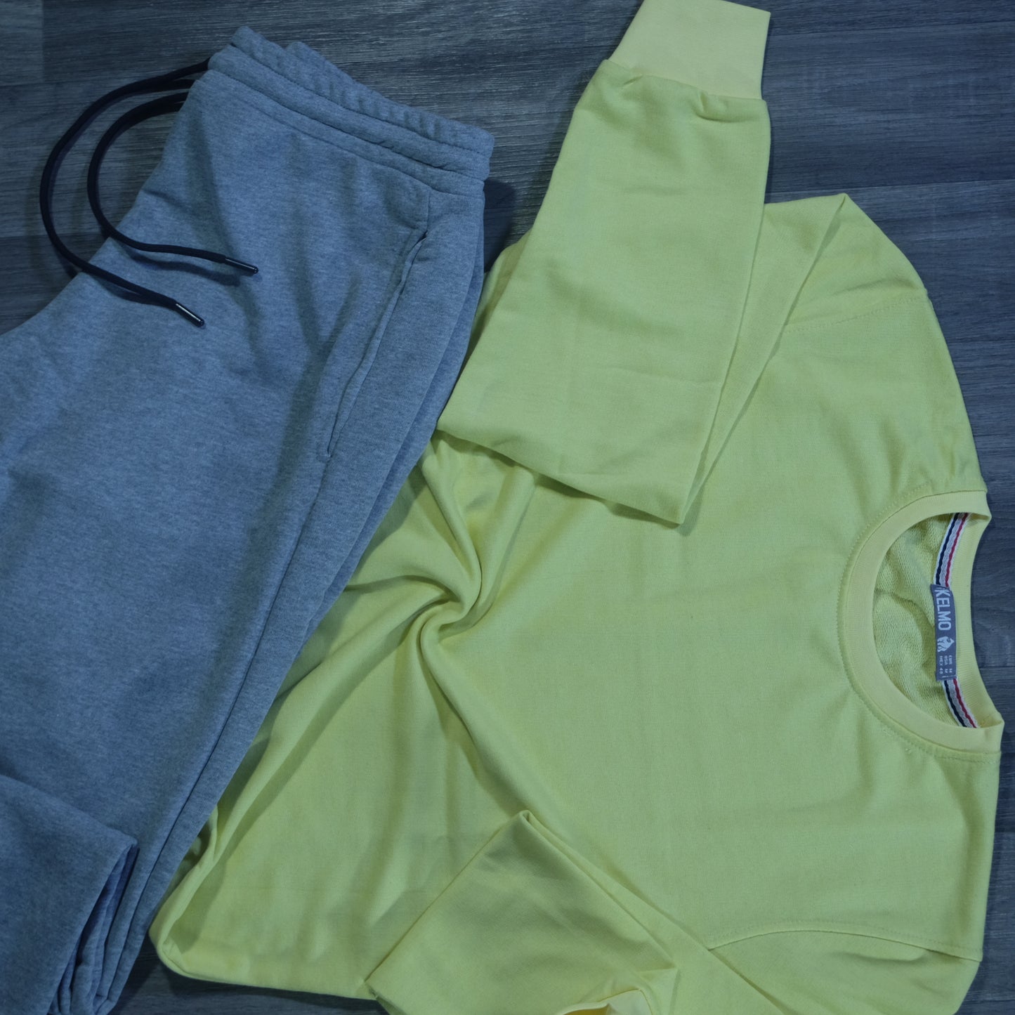 Ensemble Jogging Gris Chine Clair + Sweat Jaune Poussin