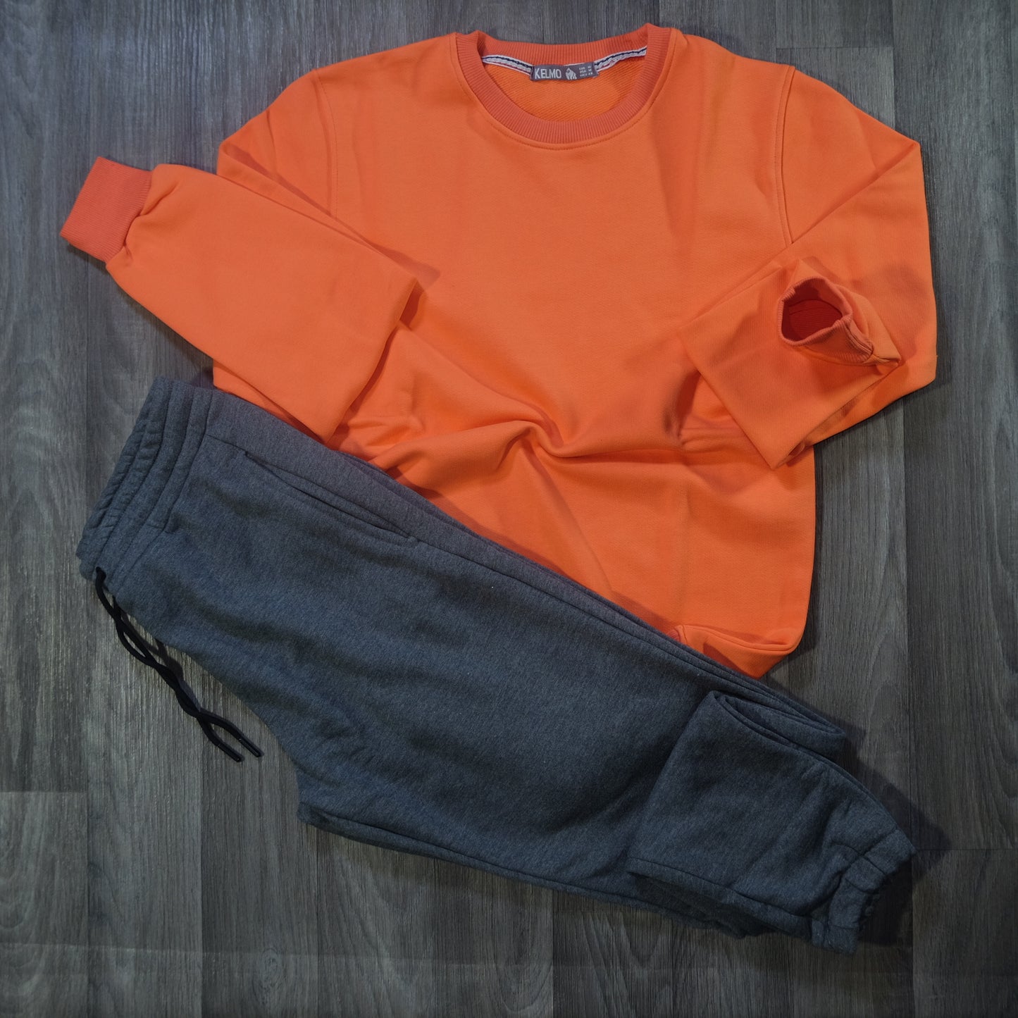 Ensemble Jogging Gris Chine Fonce + Sweat Orange