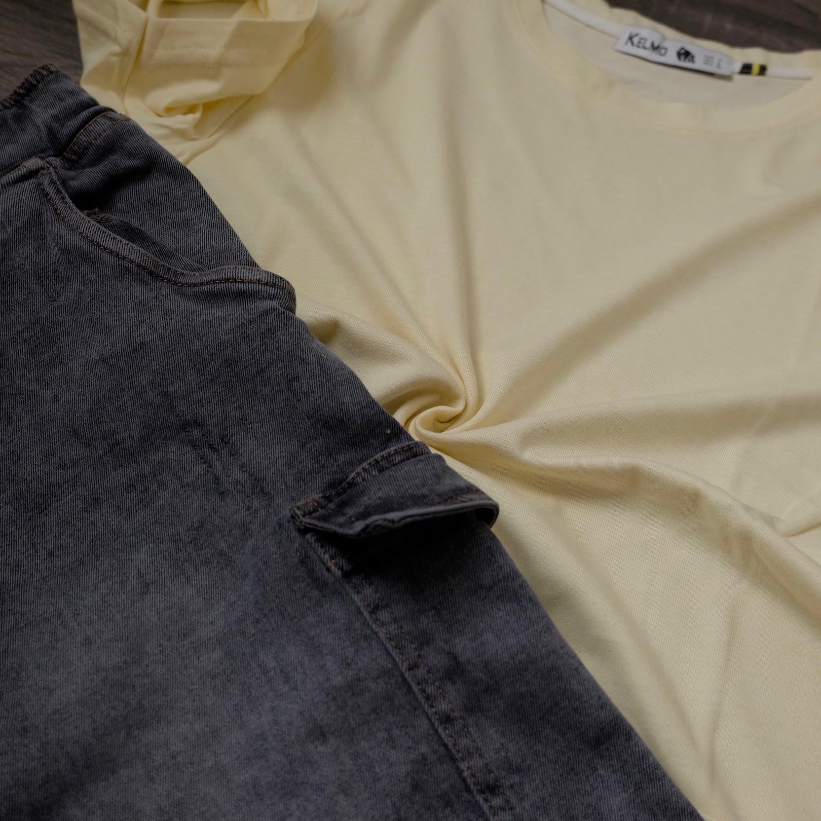Ensemble Short Cargo Baggy Jeans Délavé Gris  + T-Shirt Jaune Poussin