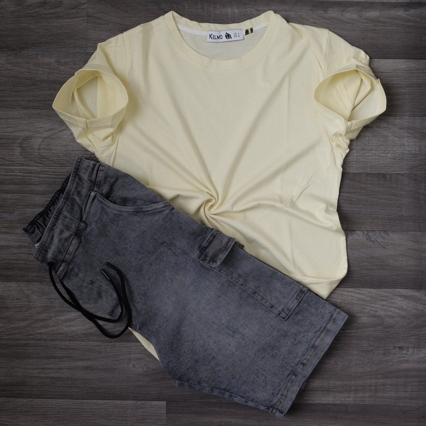 Ensemble Short Cargo Baggy Jeans Délavé Gris  + T-Shirt Jaune Poussin