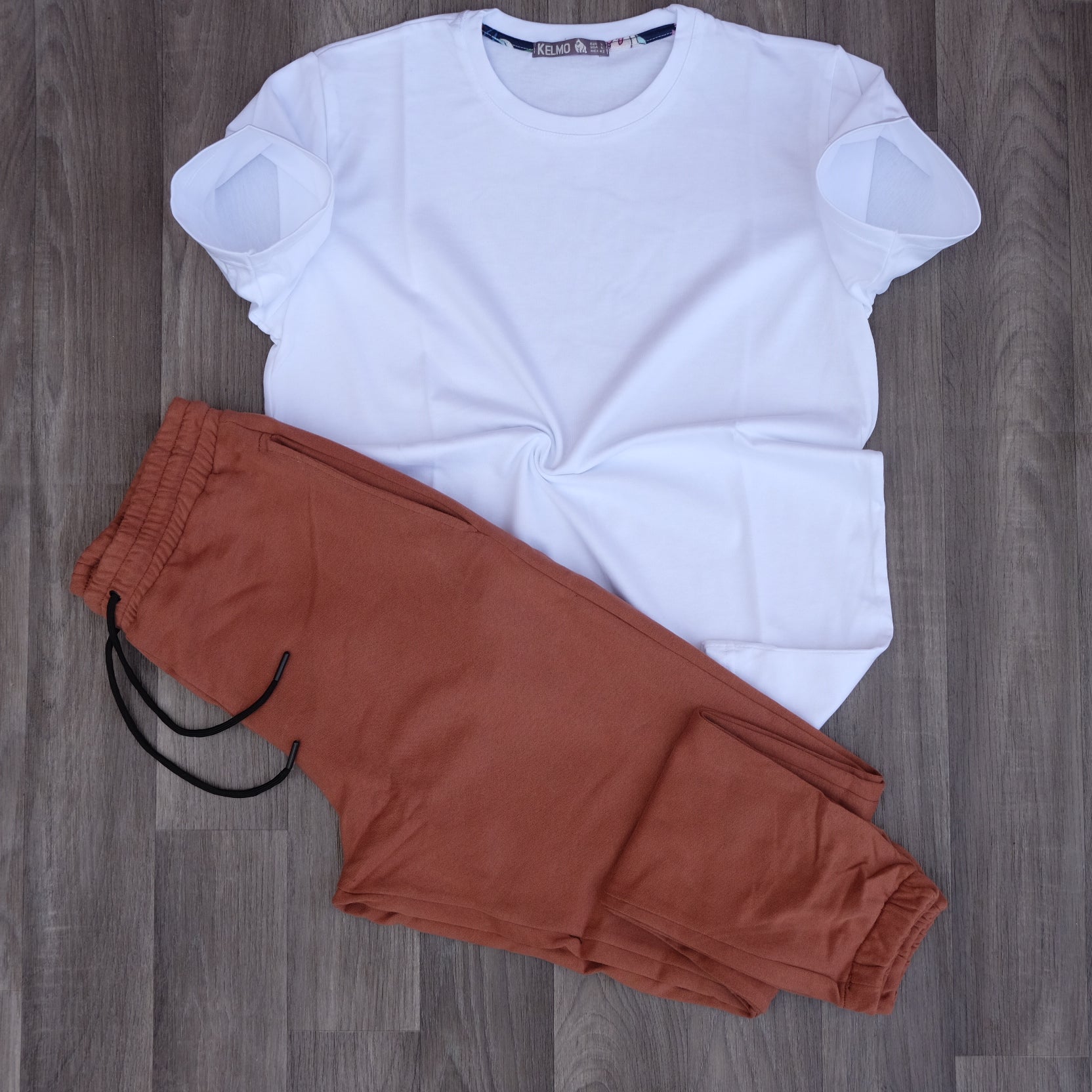 Ensemble T-Shirt Blanc+ Jogging Marron Clair