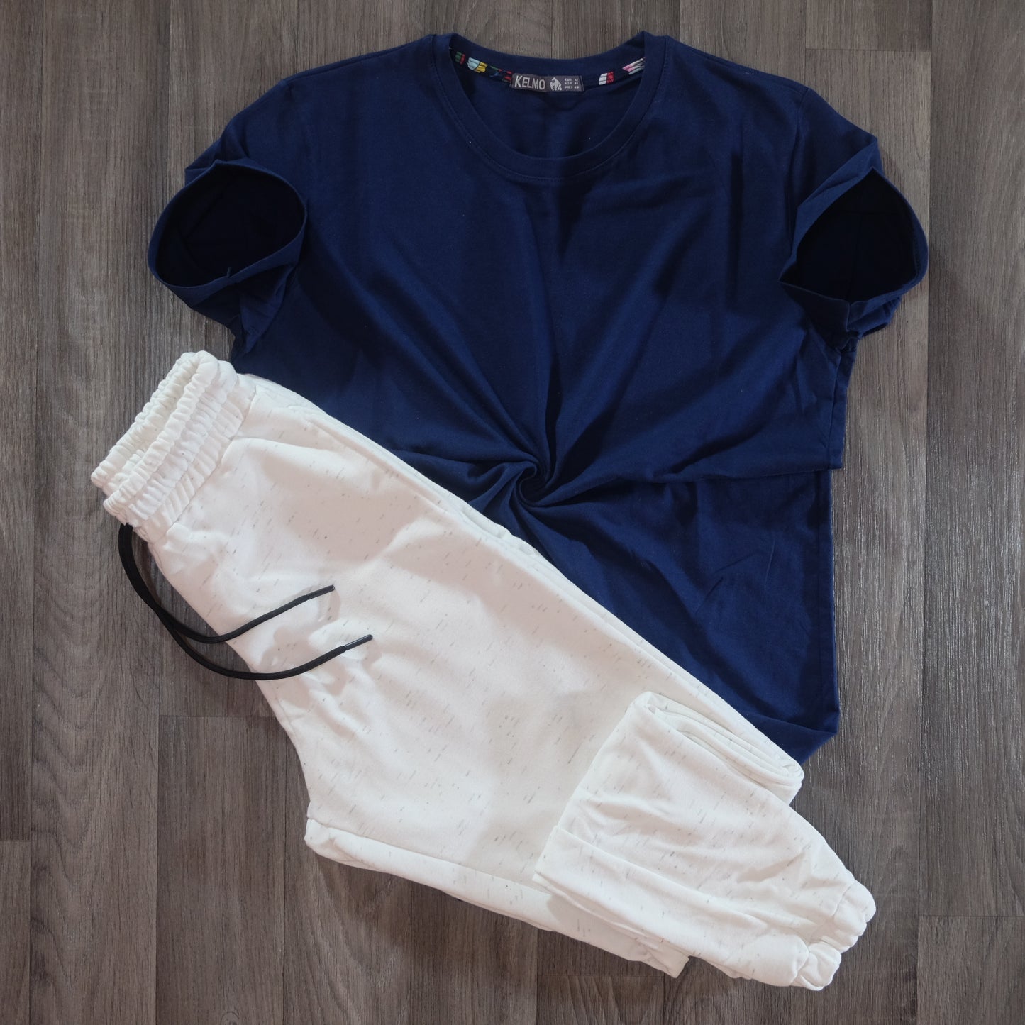 Ensemble T-Shirt Bleu Marine + Jogging Blanc Chine