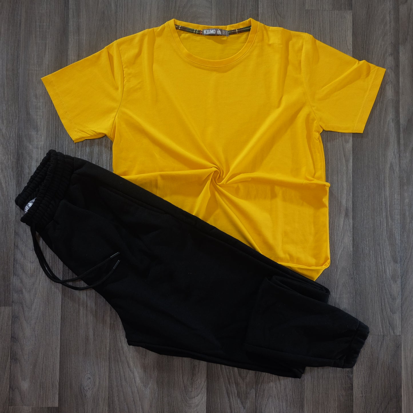 Ensemble T-Shirt Jaune + Jogging Noir