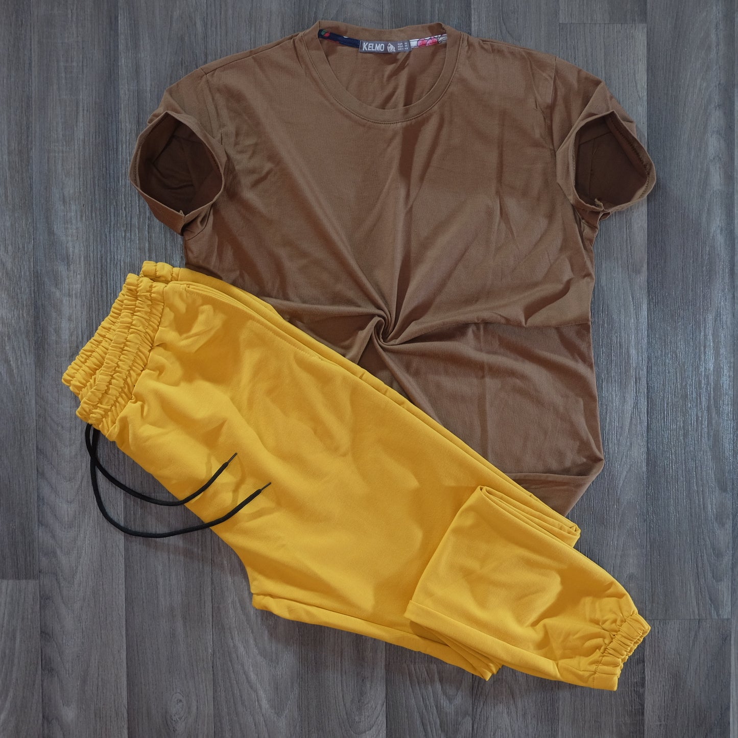 Ensemble T-Shirt Marron + Jogging Jaune Motard